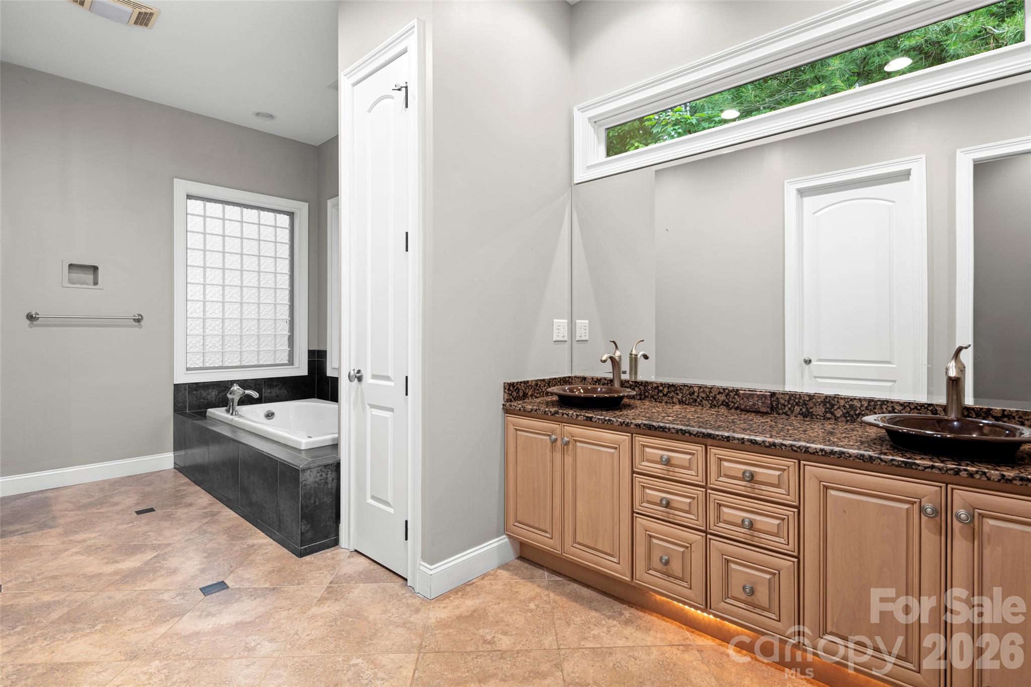 2000 Davis Mountain Road — Hendersonville