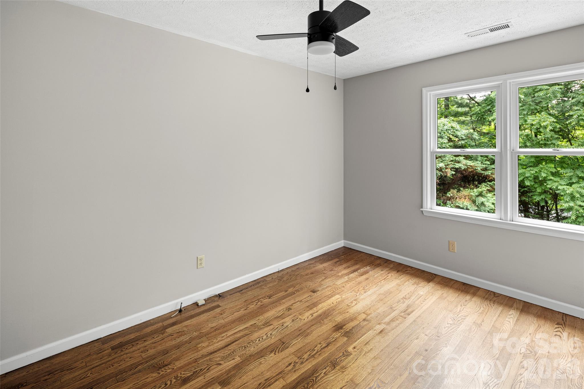 2000 Davis Mountain Road — Hendersonville