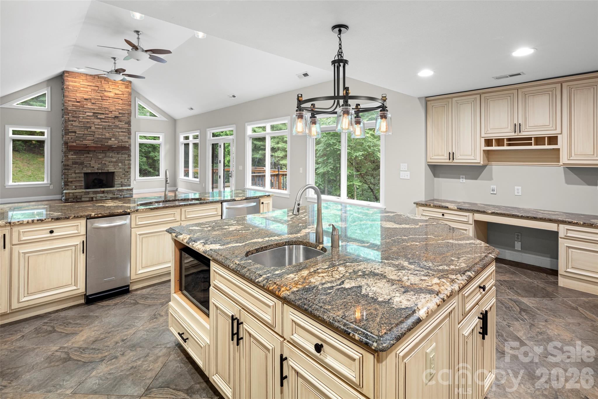 2000 Davis Mountain Road — Hendersonville