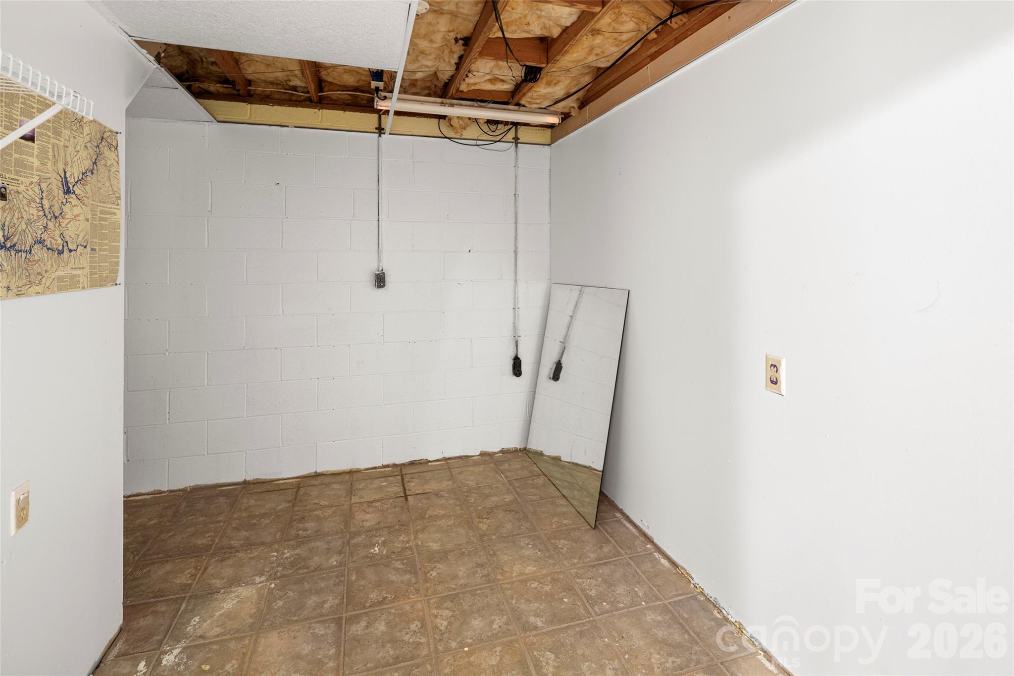 2000 Davis Mountain Road — Hendersonville