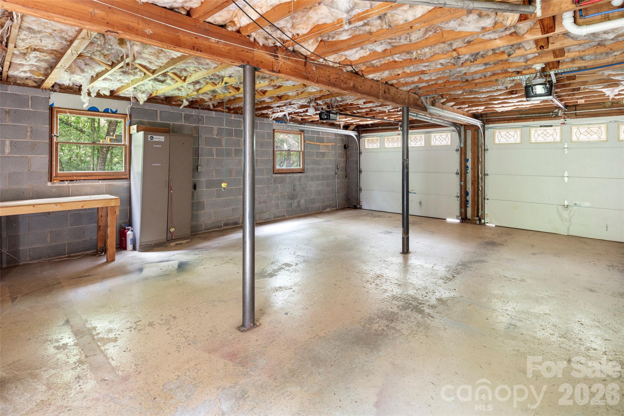 2000 Davis Mountain Road — Hendersonville