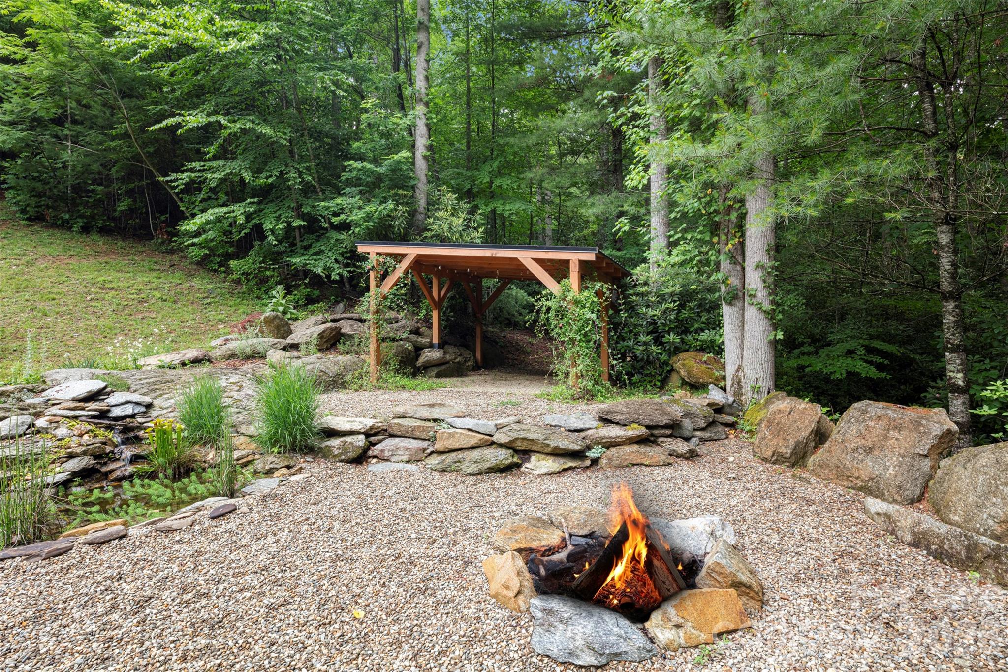 2000 Davis Mountain Road — Hendersonville