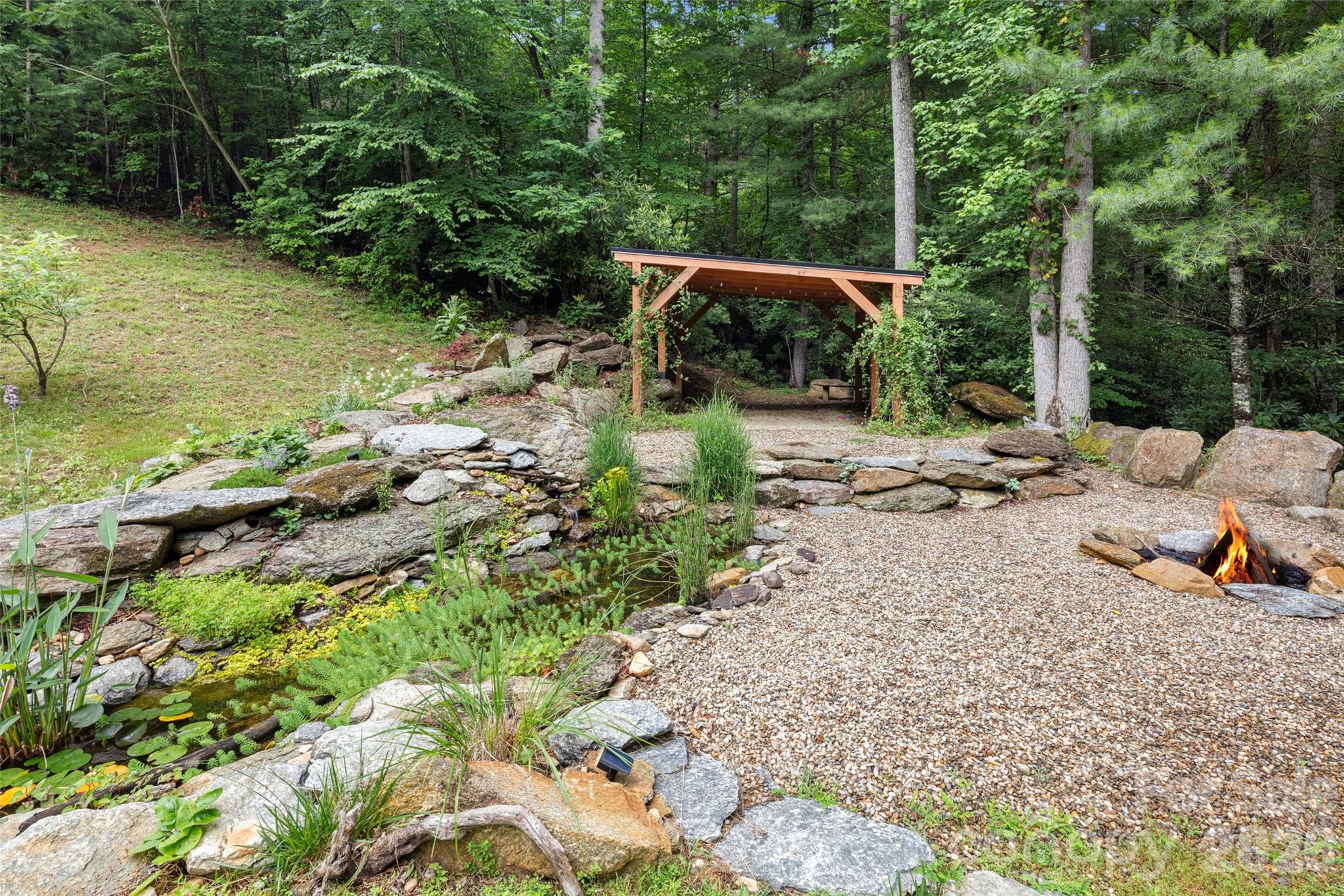 2000 Davis Mountain Road — Hendersonville