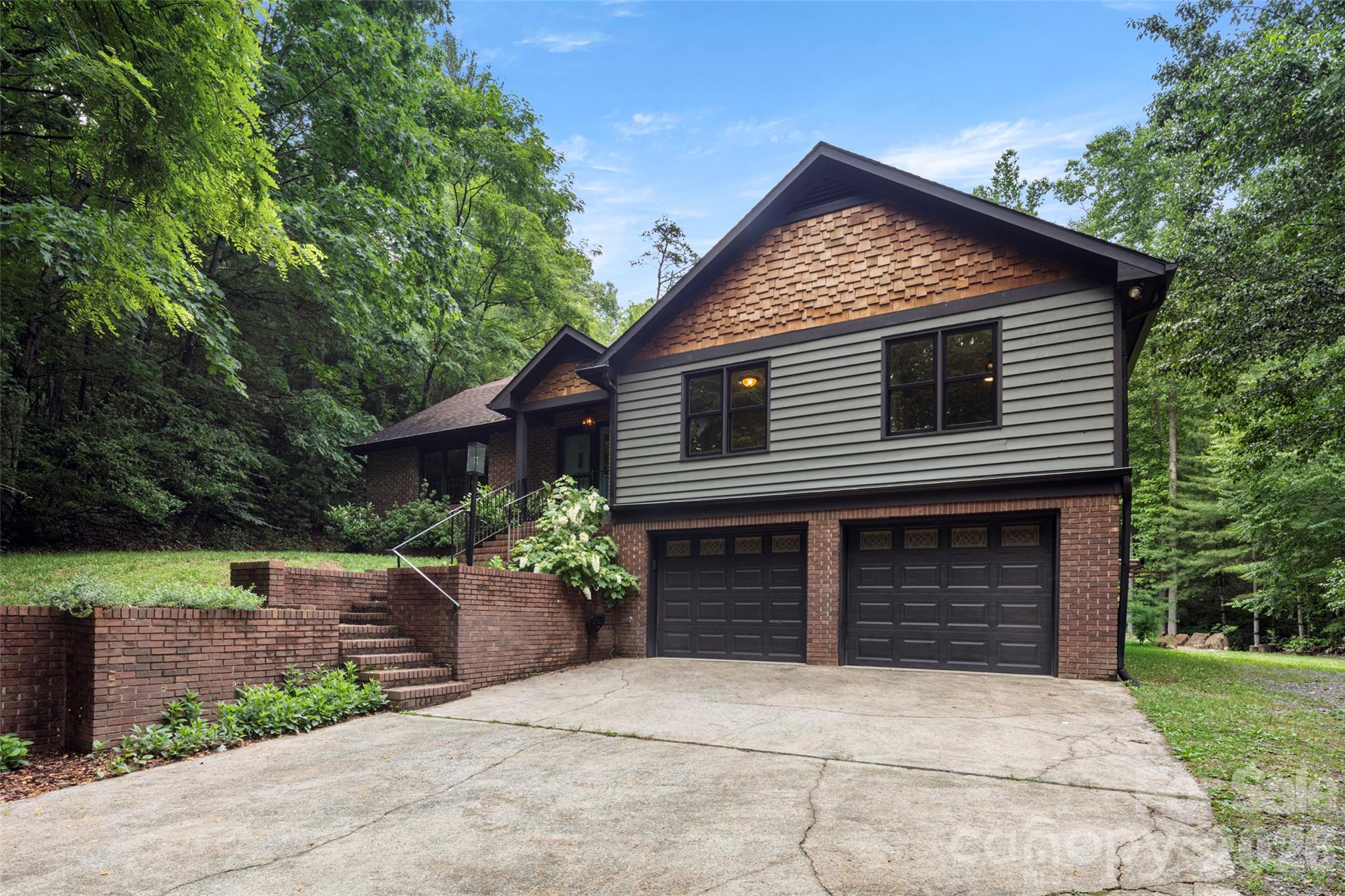 2000 Davis Mountain Road — Hendersonville