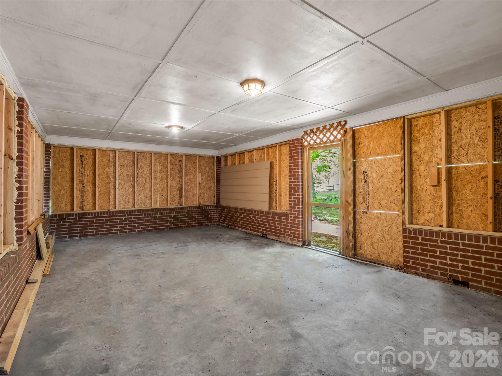 1916 Old Spartanburg Road — Hendersonville