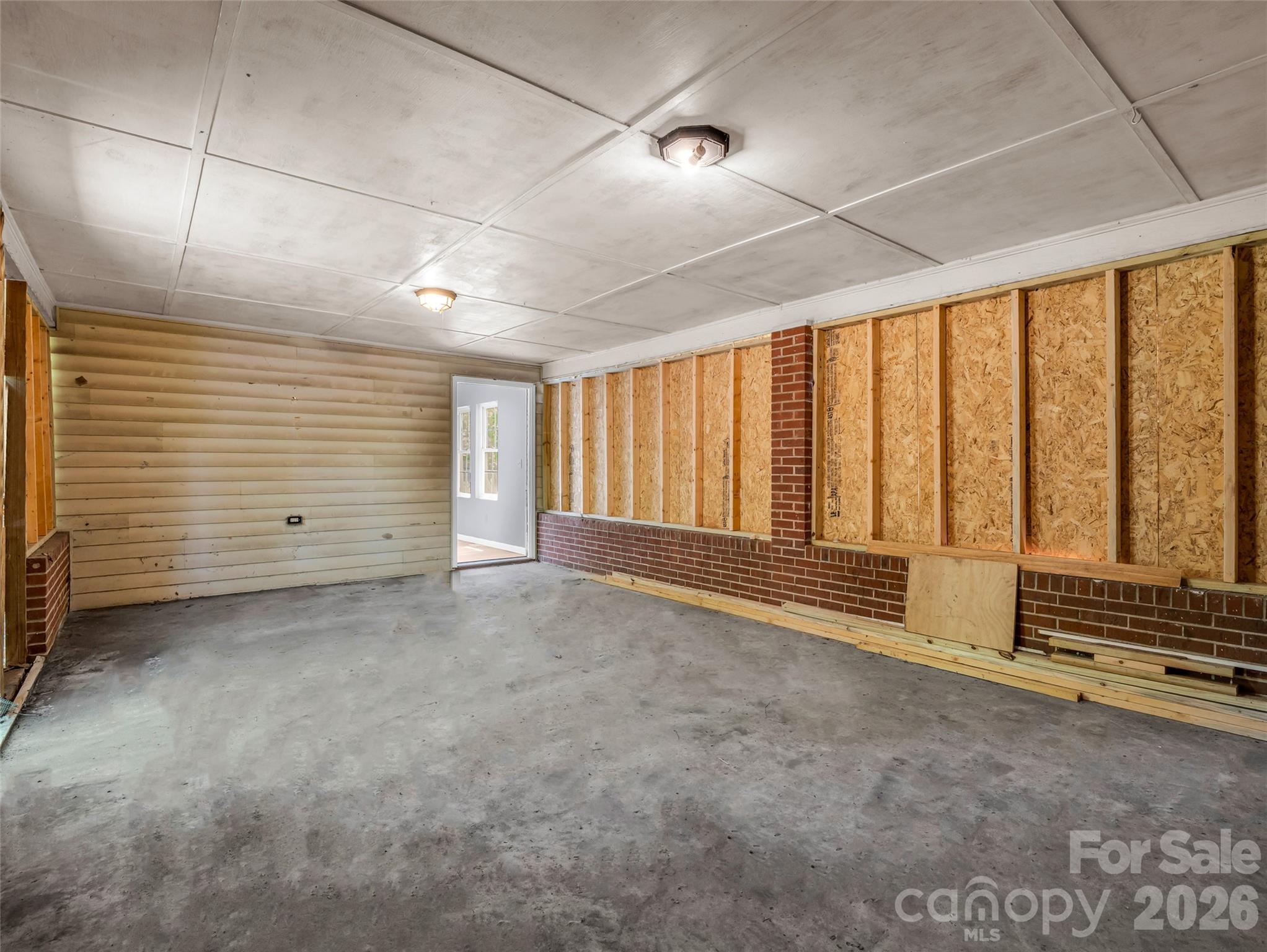 1916 Old Spartanburg Road — Hendersonville