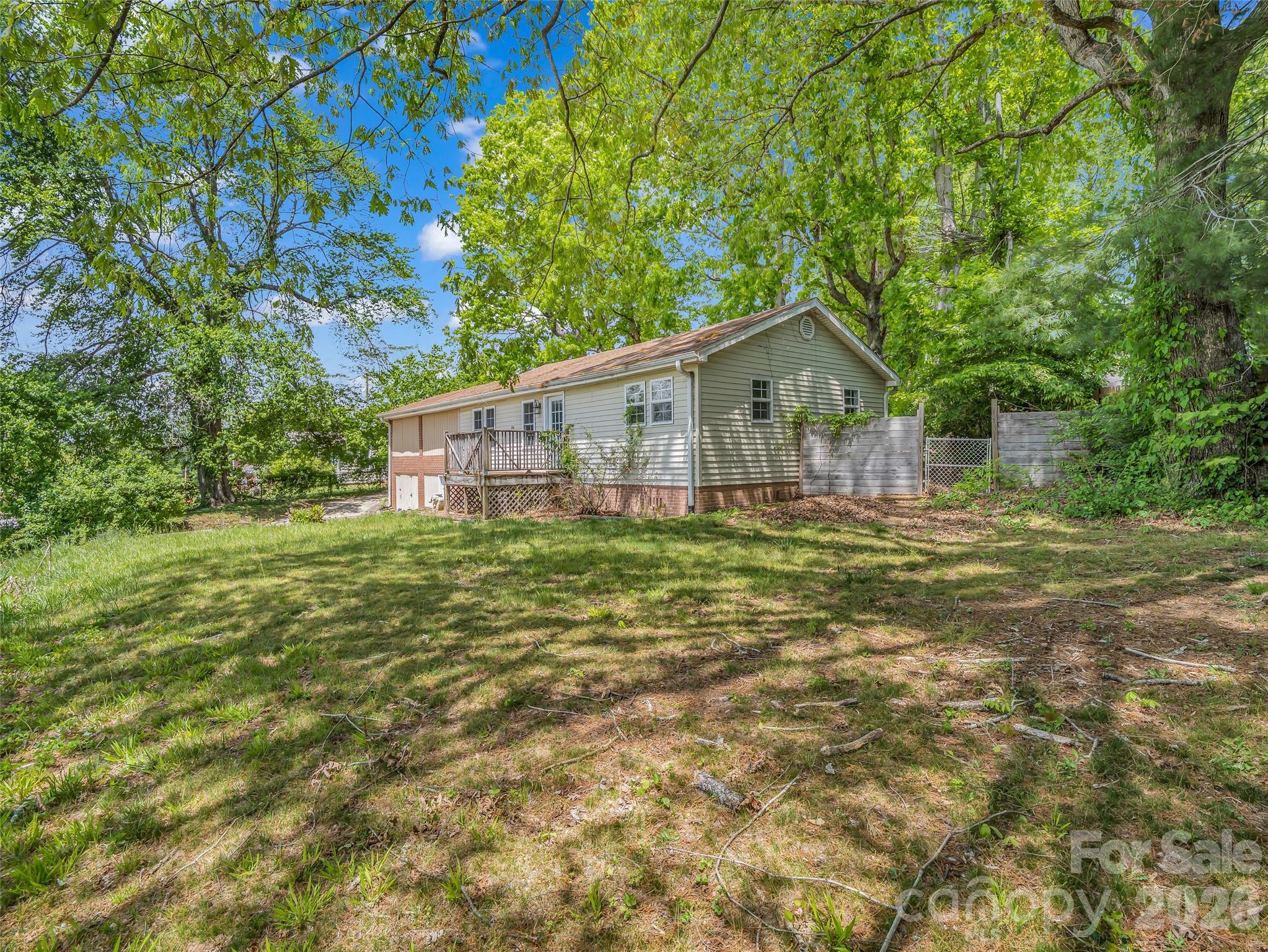 1916 Old Spartanburg Road — Hendersonville