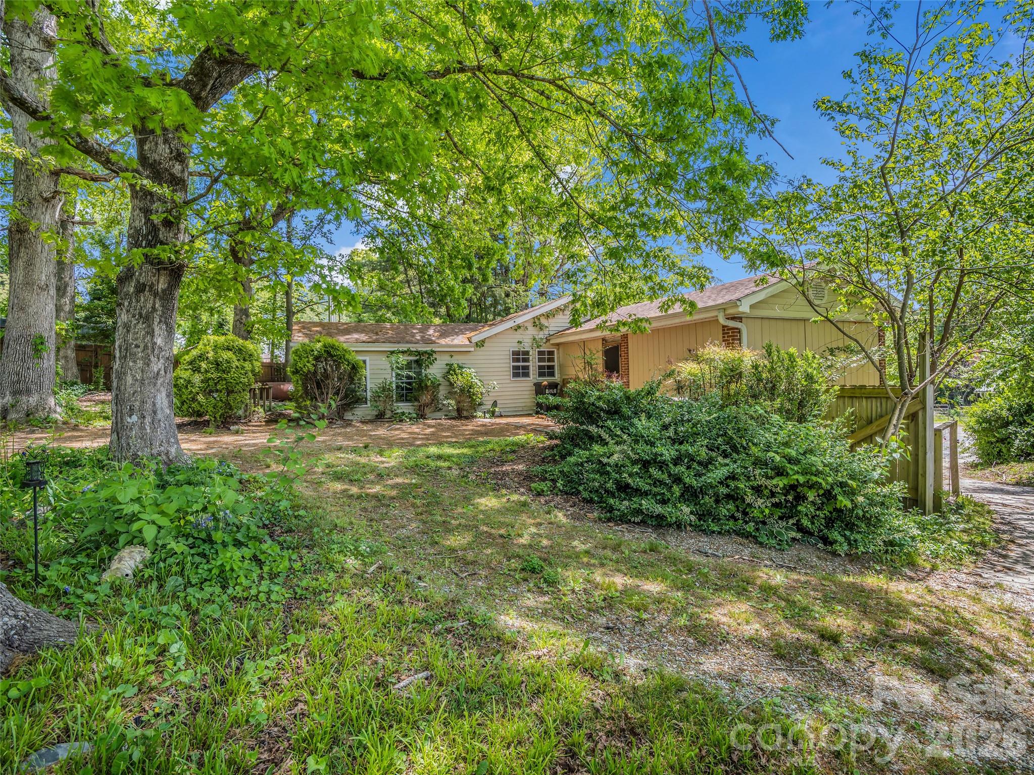 1916 Old Spartanburg Road — Hendersonville