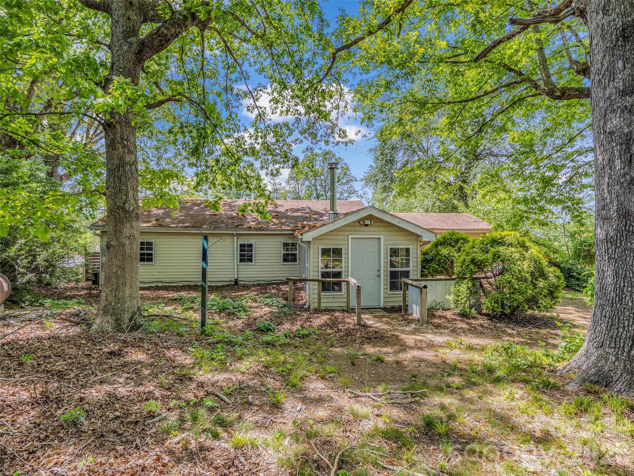 1916 Old Spartanburg Road — Hendersonville