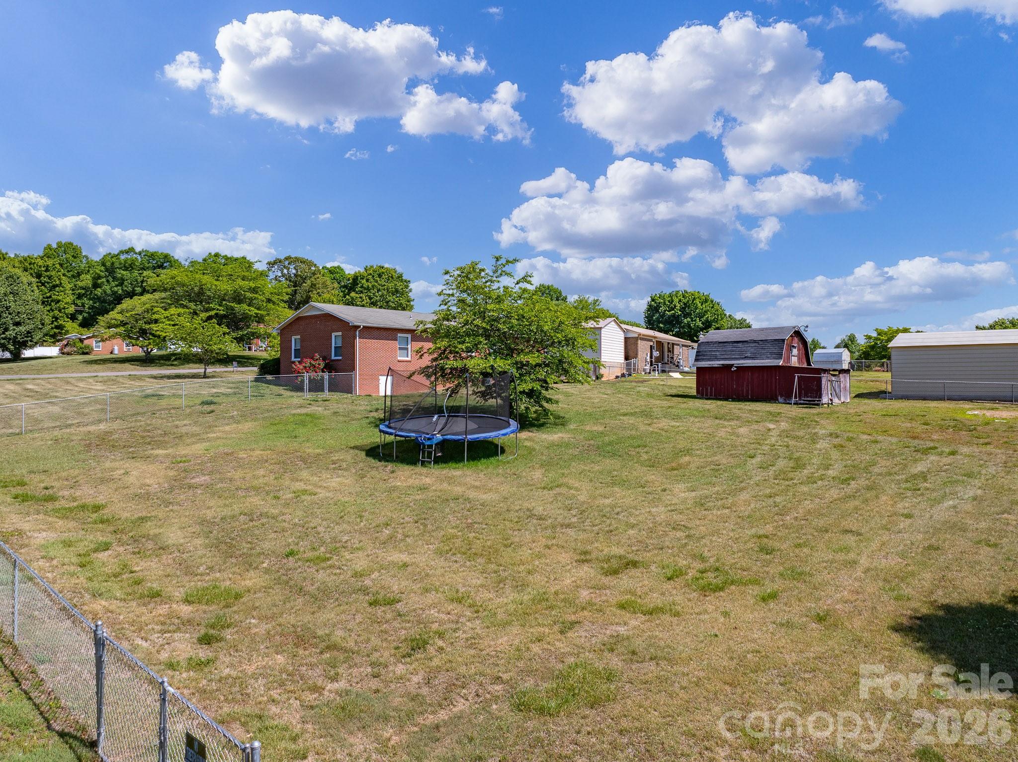 2101 LaMesa Court — Lenoir