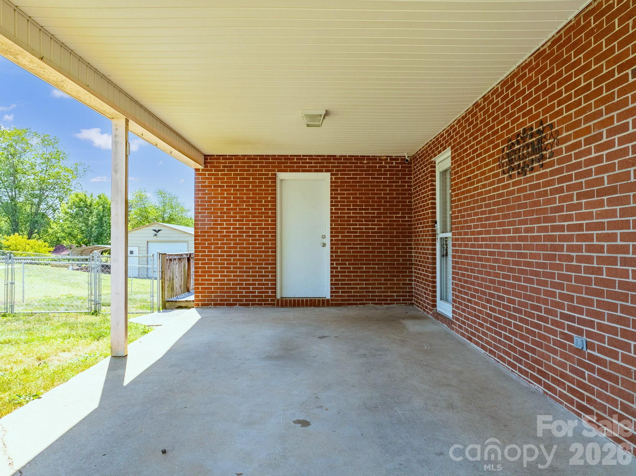 2101 LaMesa Court — Lenoir