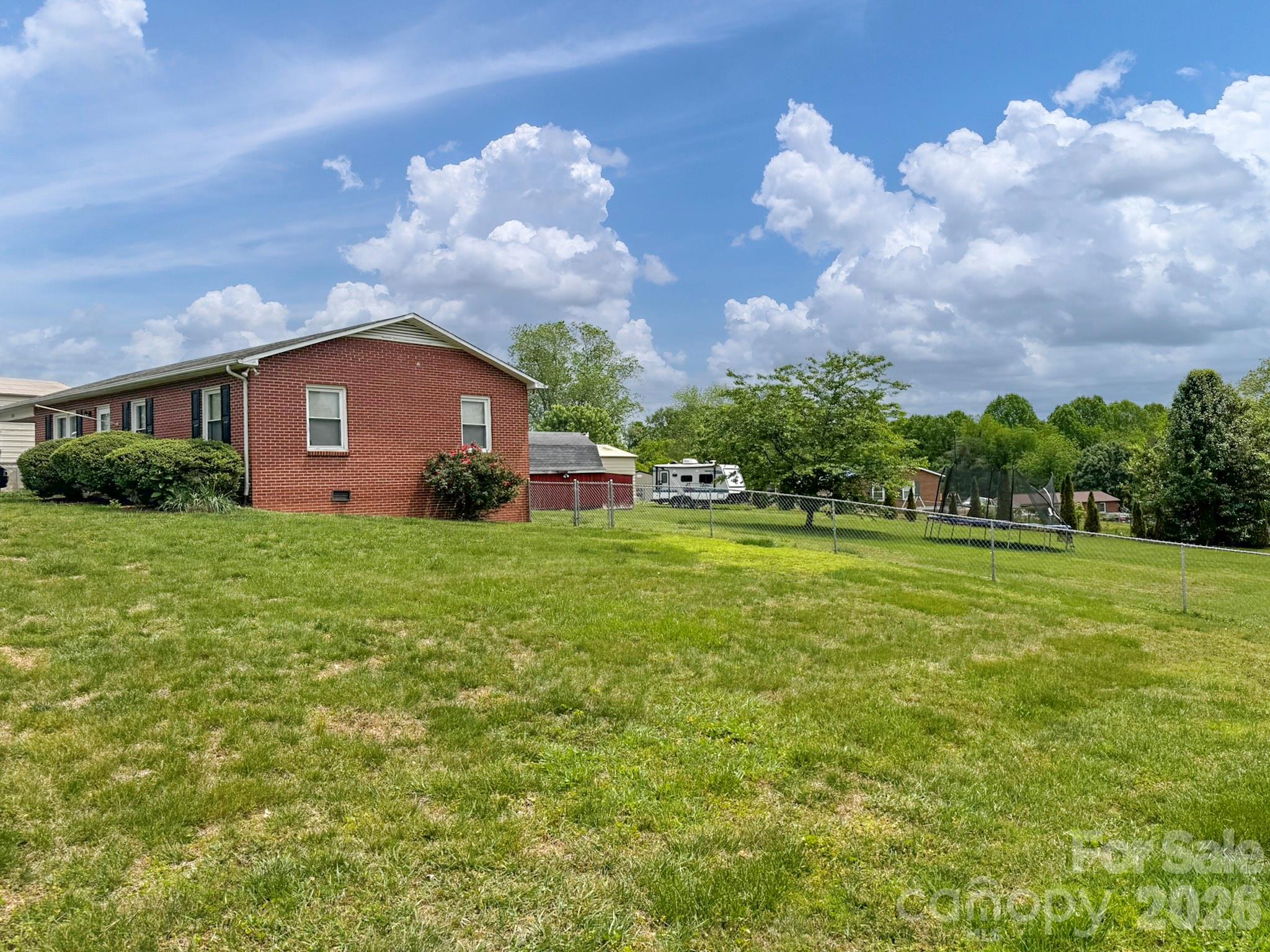2101 LaMesa Court — Lenoir