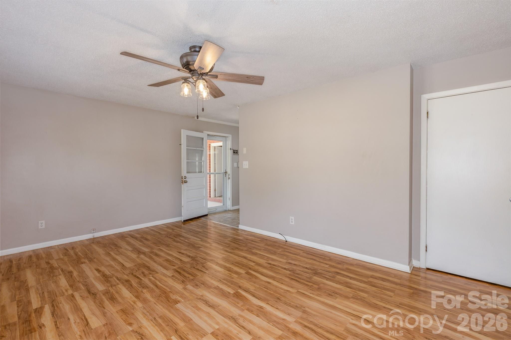 2101 LaMesa Court — Lenoir