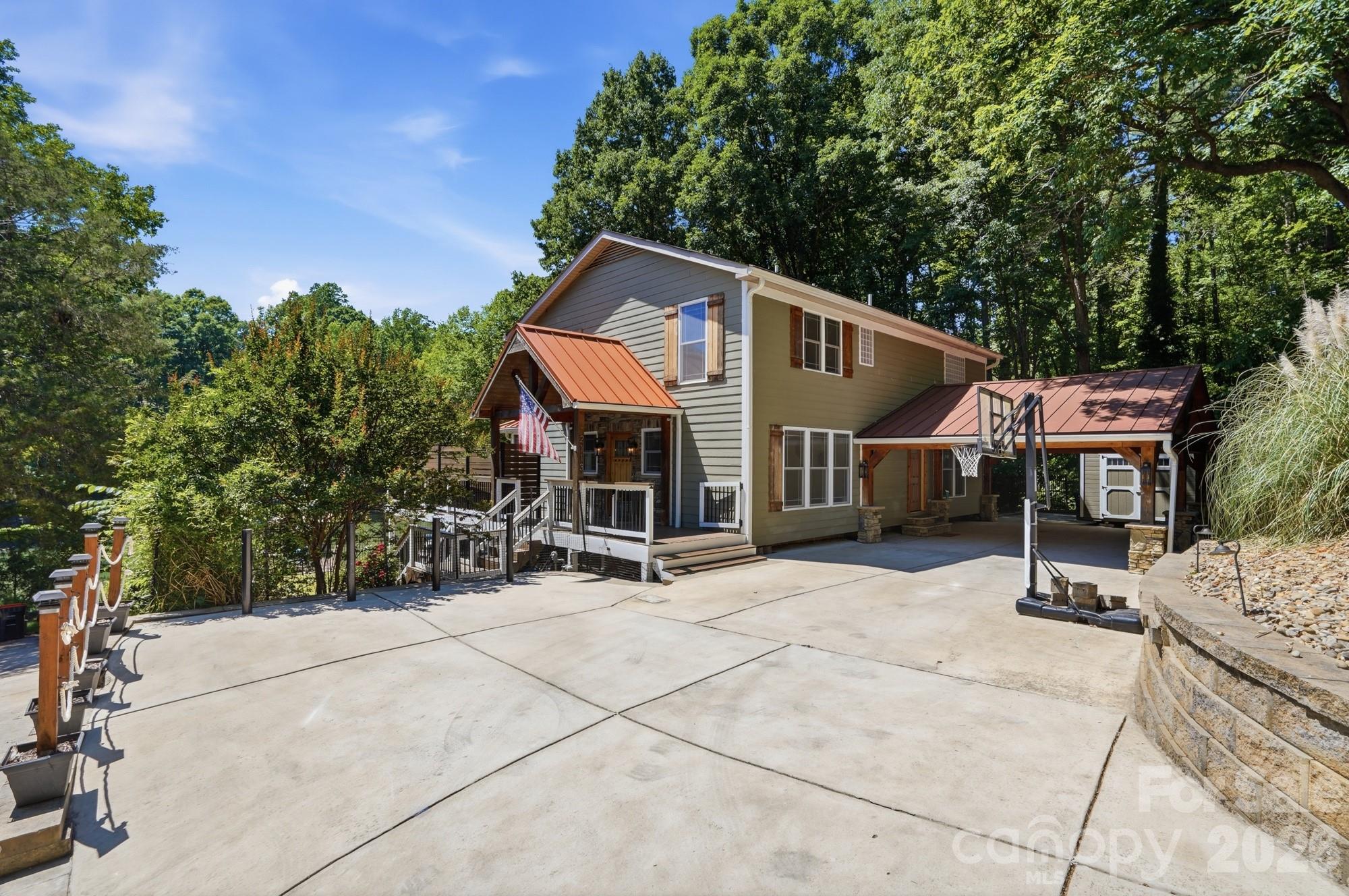 2113 Bon Villa Way — Tega Cay
