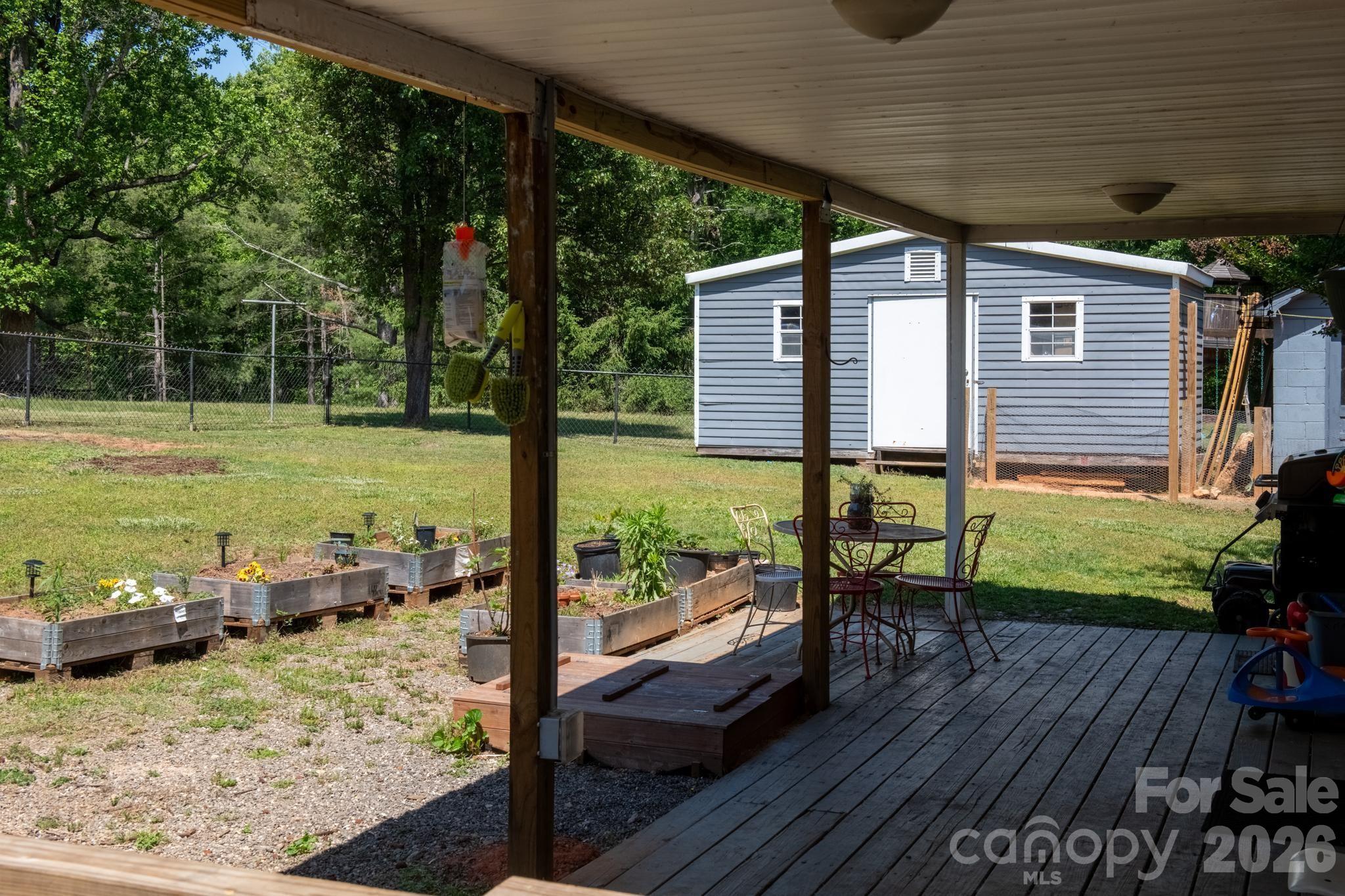 828 Jamestown Road — Morganton