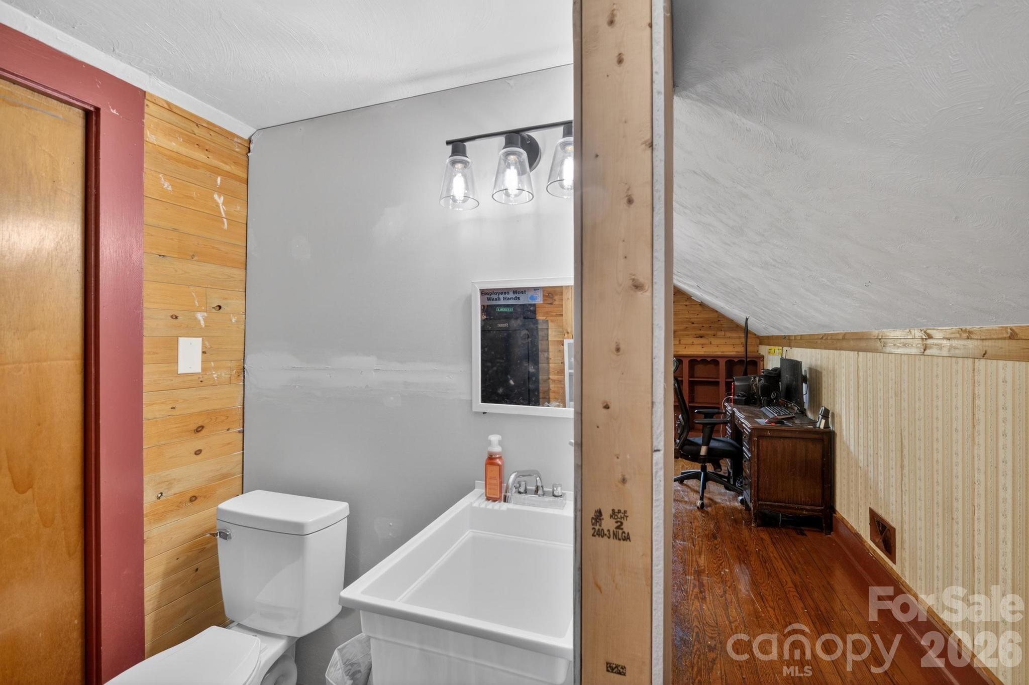 828 Jamestown Road — Morganton