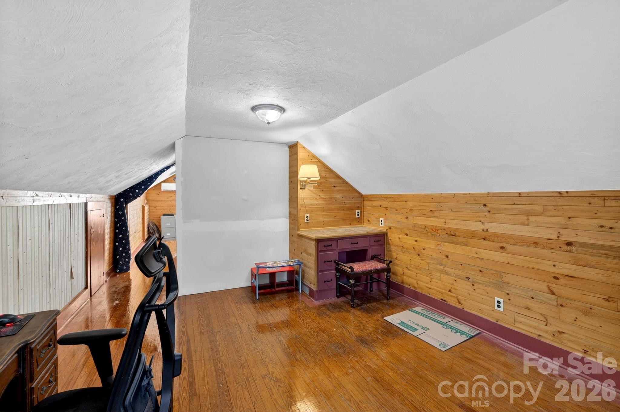828 Jamestown Road — Morganton
