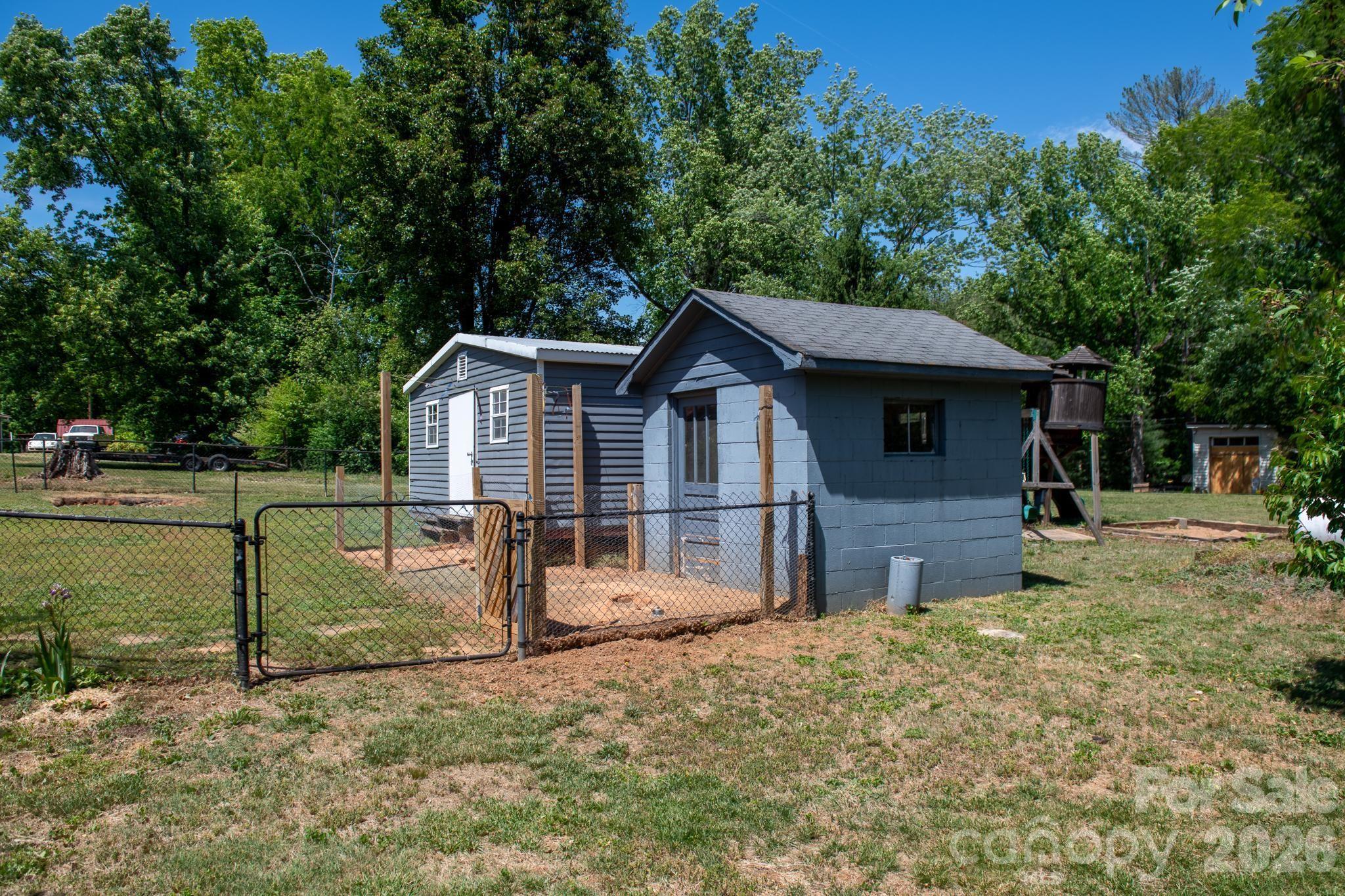 828 Jamestown Road — Morganton