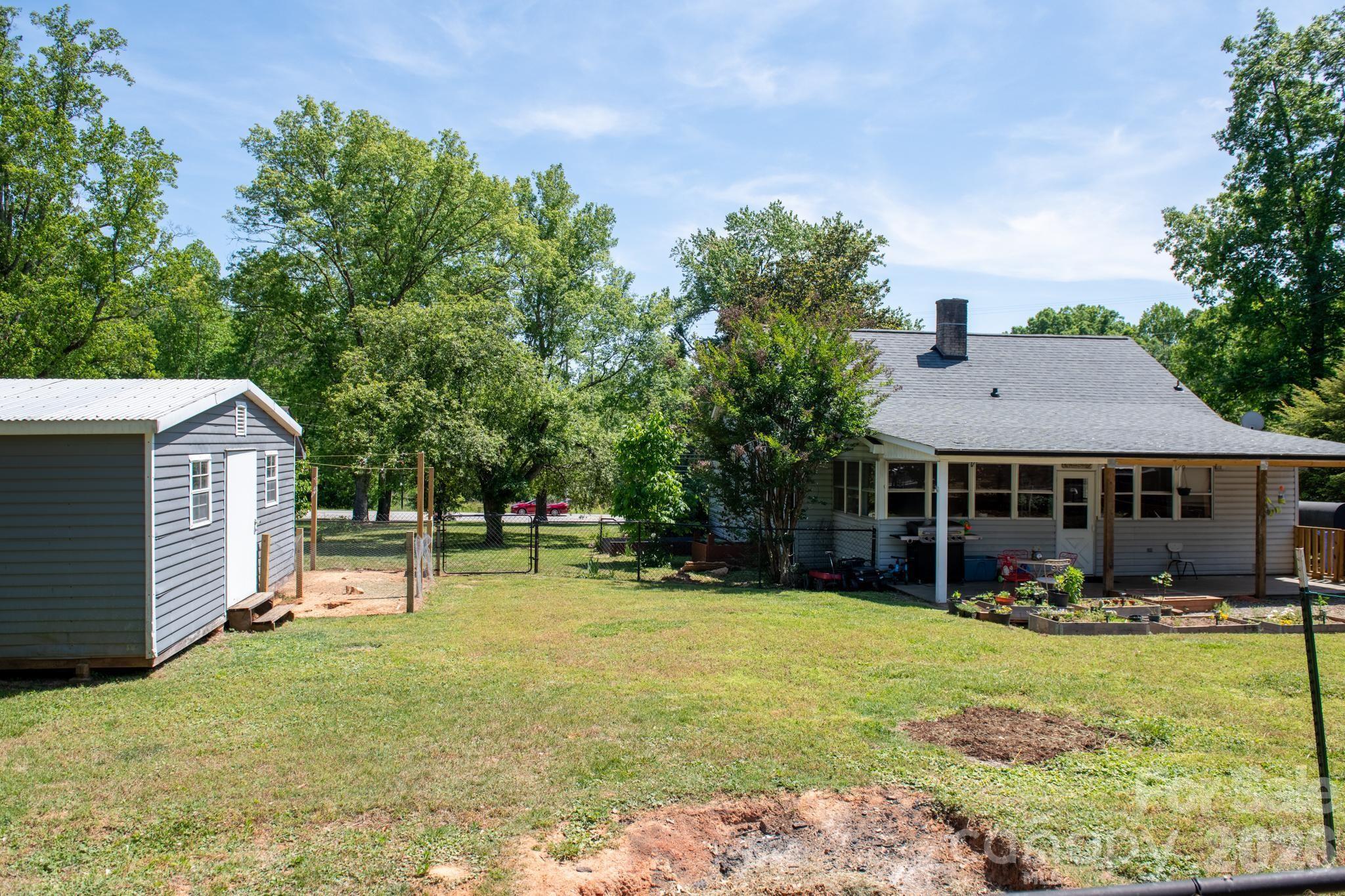 828 Jamestown Road — Morganton