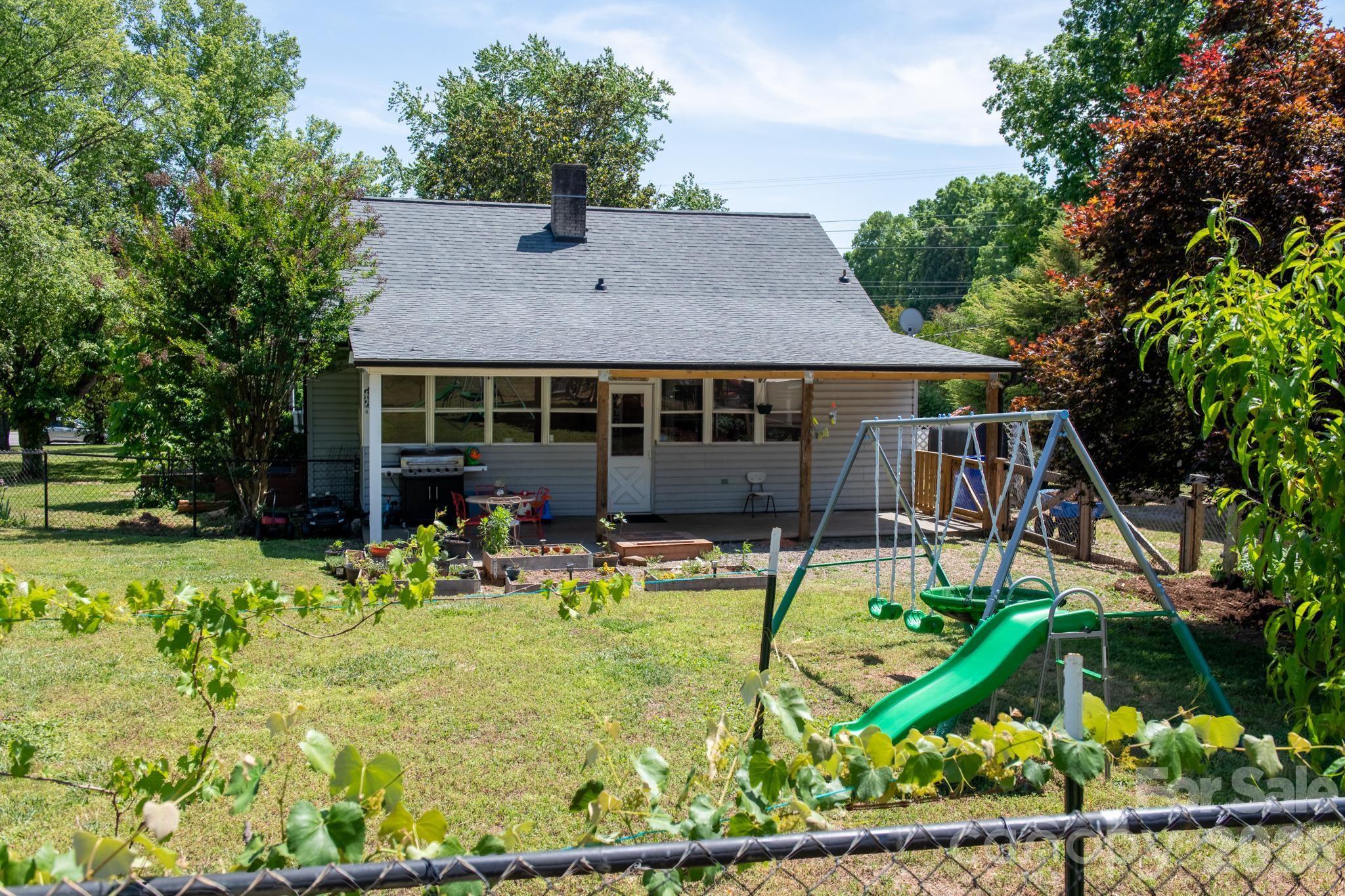 828 Jamestown Road — Morganton