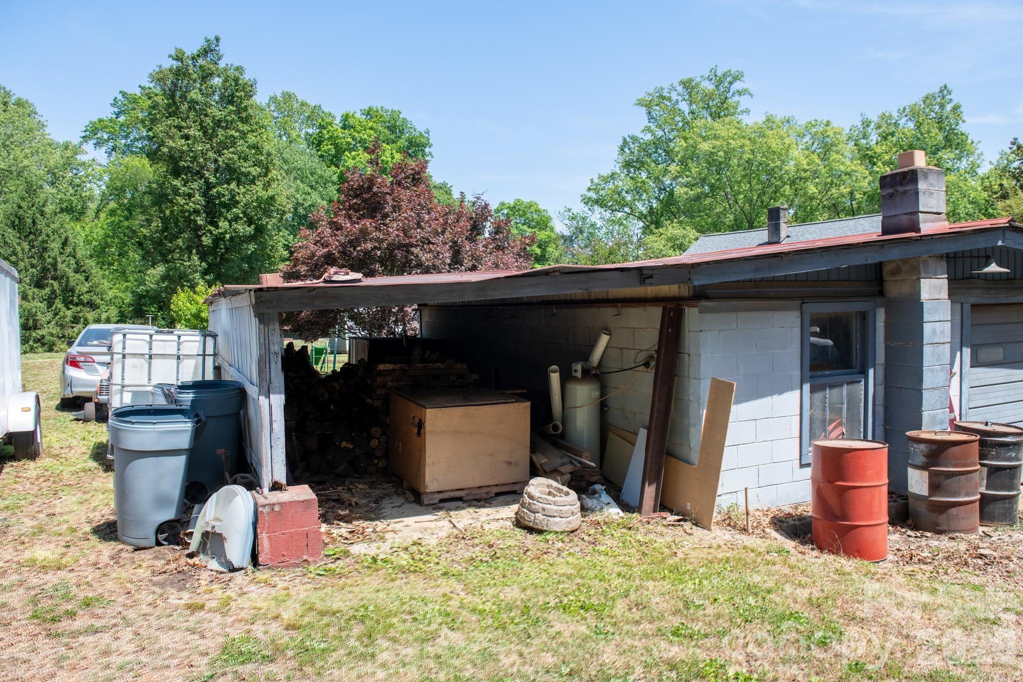 828 Jamestown Road — Morganton