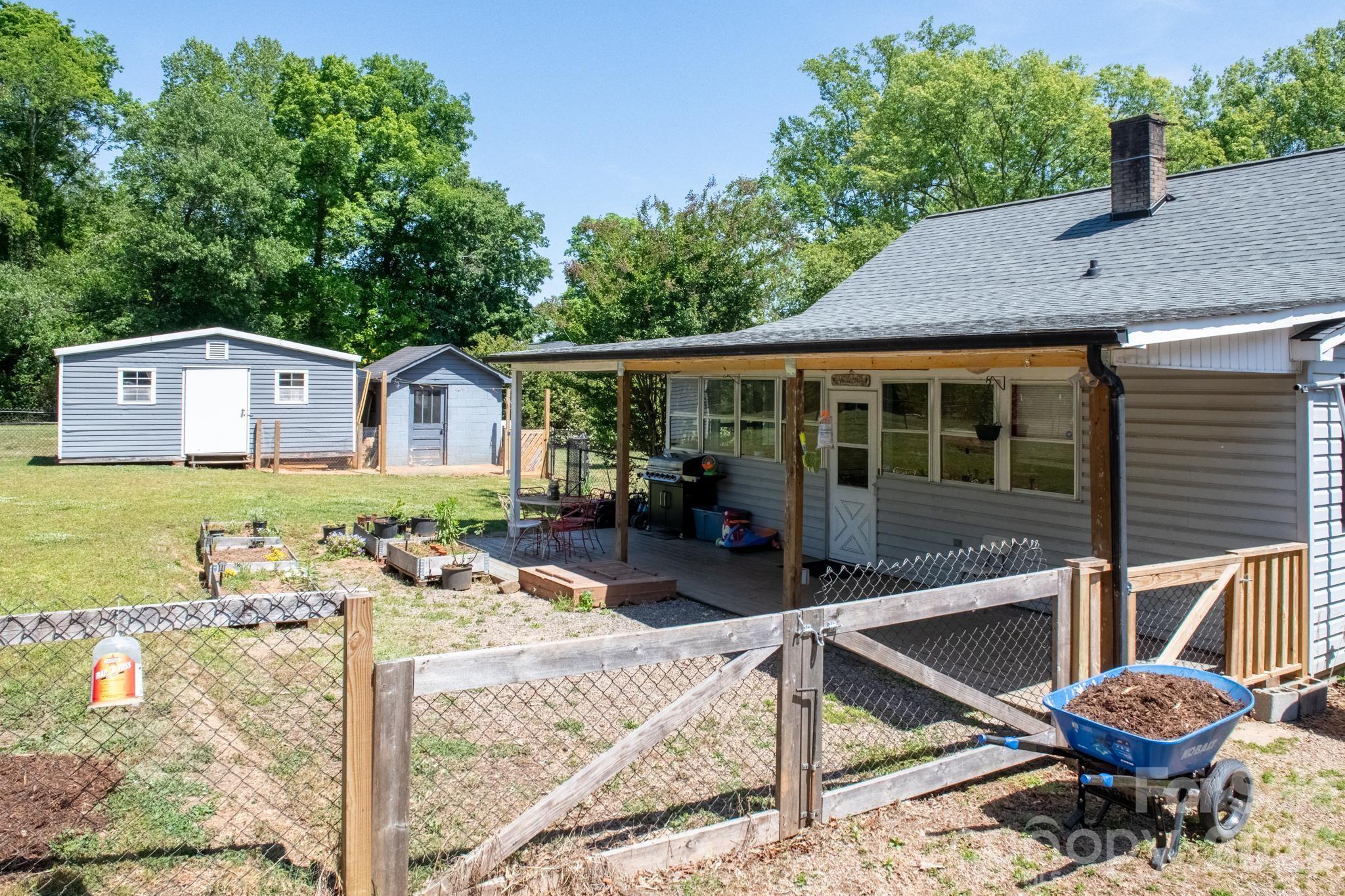 828 Jamestown Road — Morganton