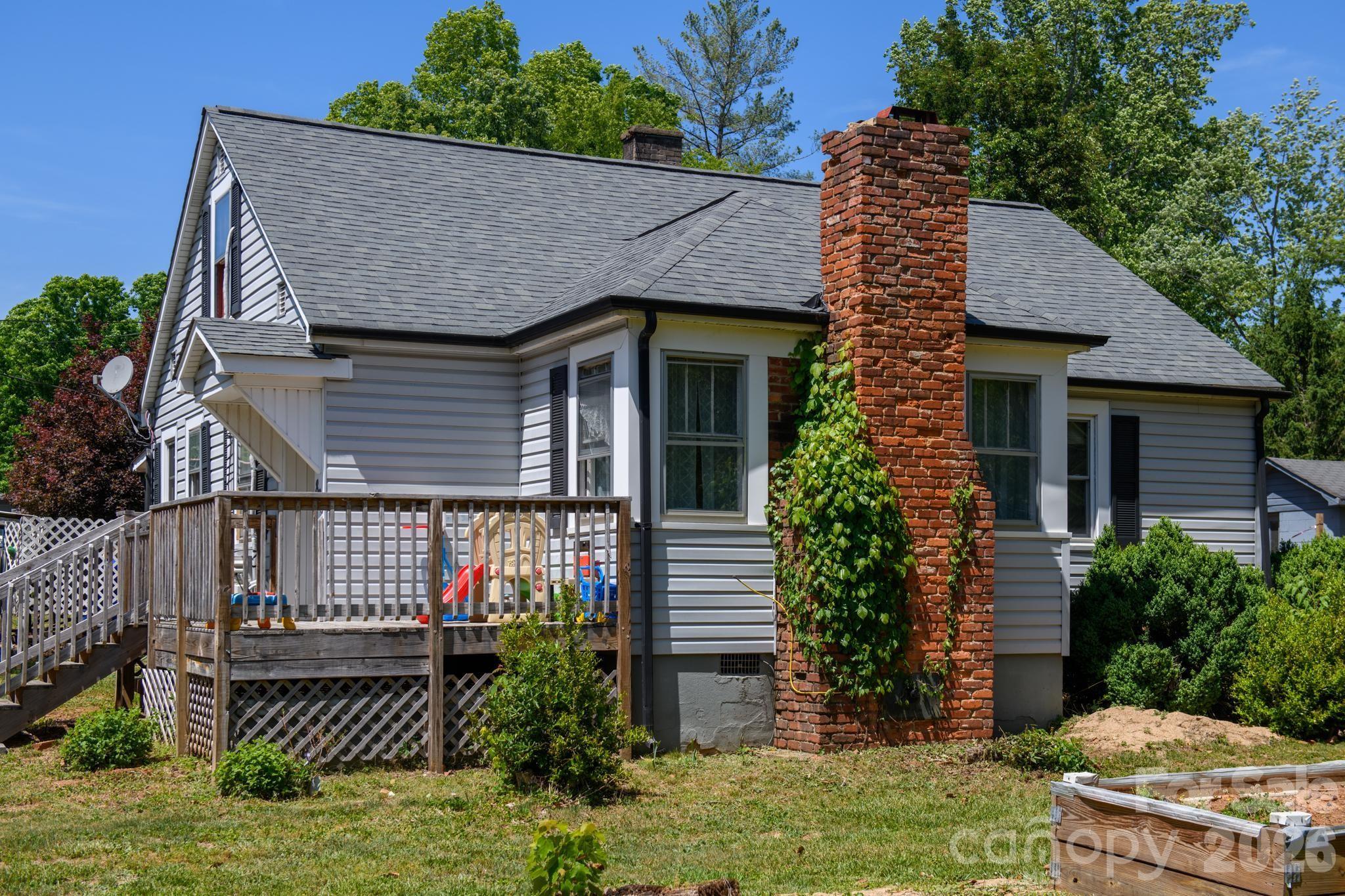 828 Jamestown Road — Morganton