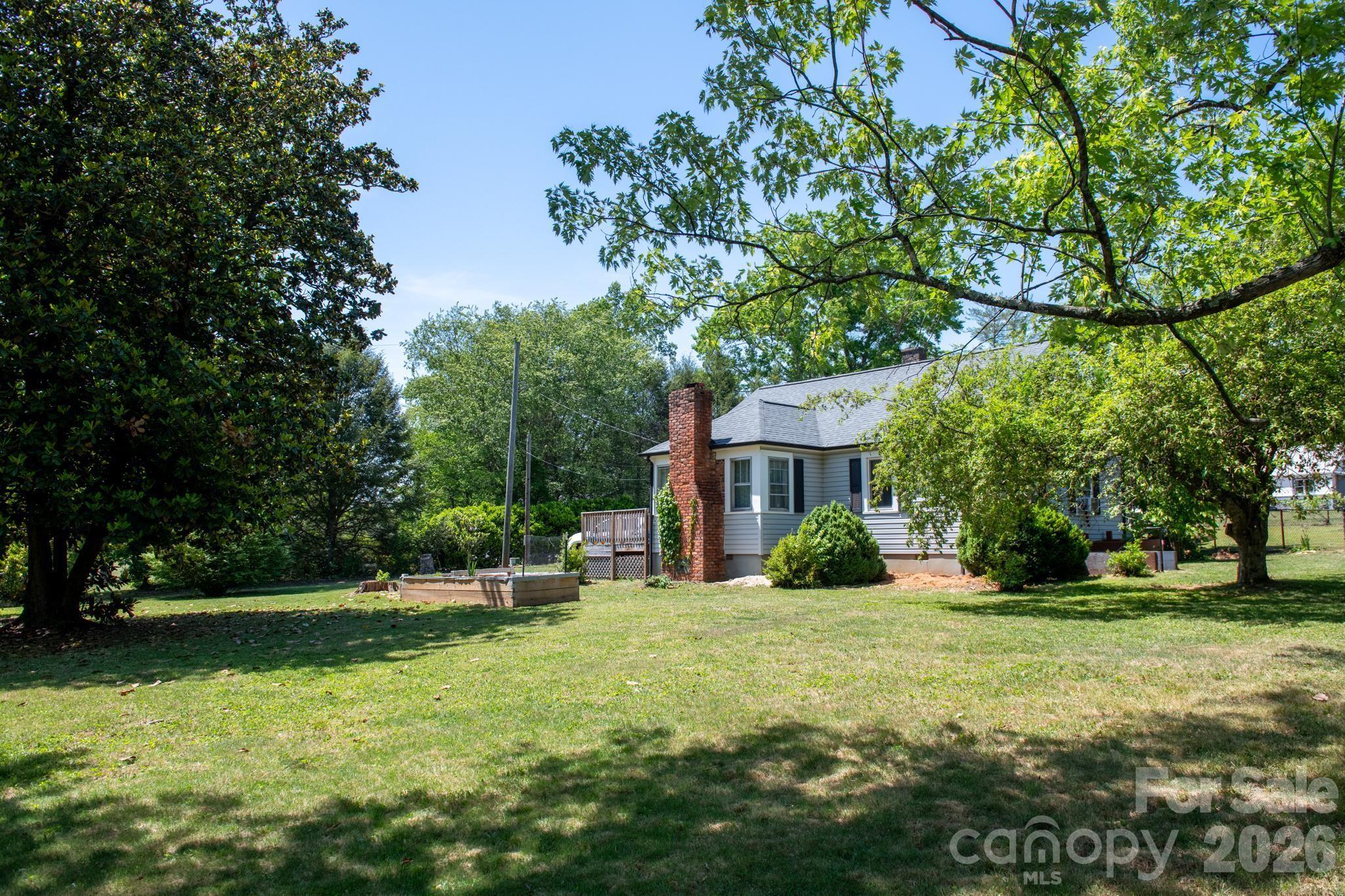 828 Jamestown Road — Morganton
