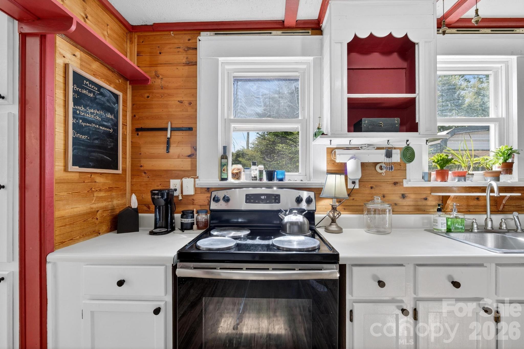 828 Jamestown Road — Morganton