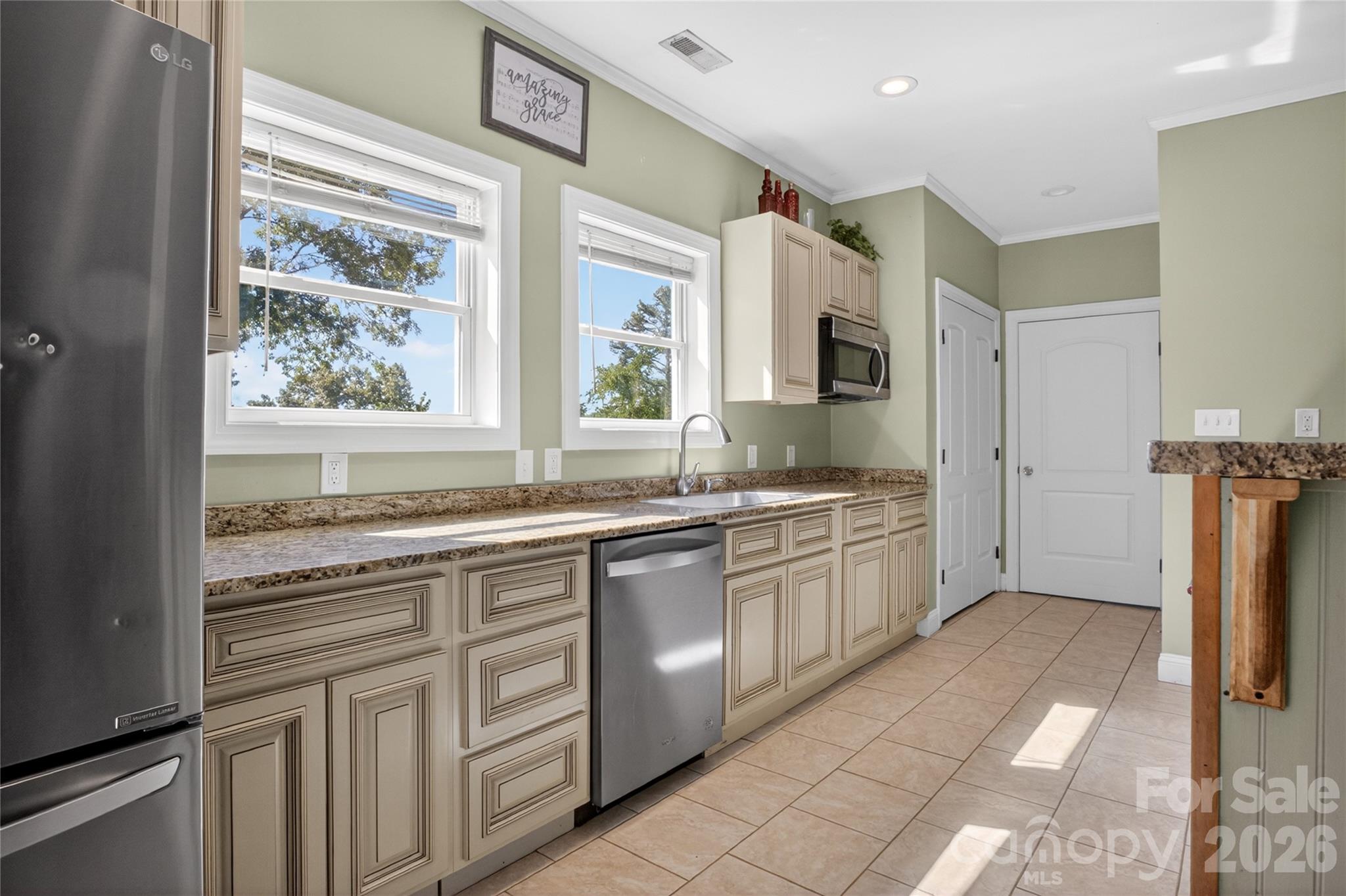 6151 Settlers Trail — Stanfield