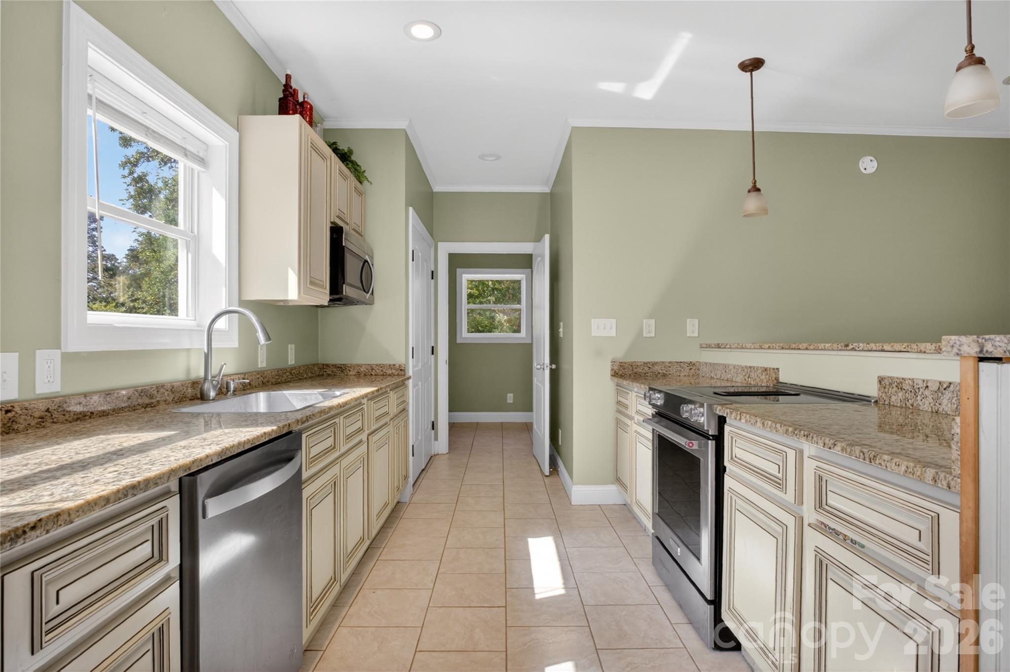 6151 Settlers Trail — Stanfield