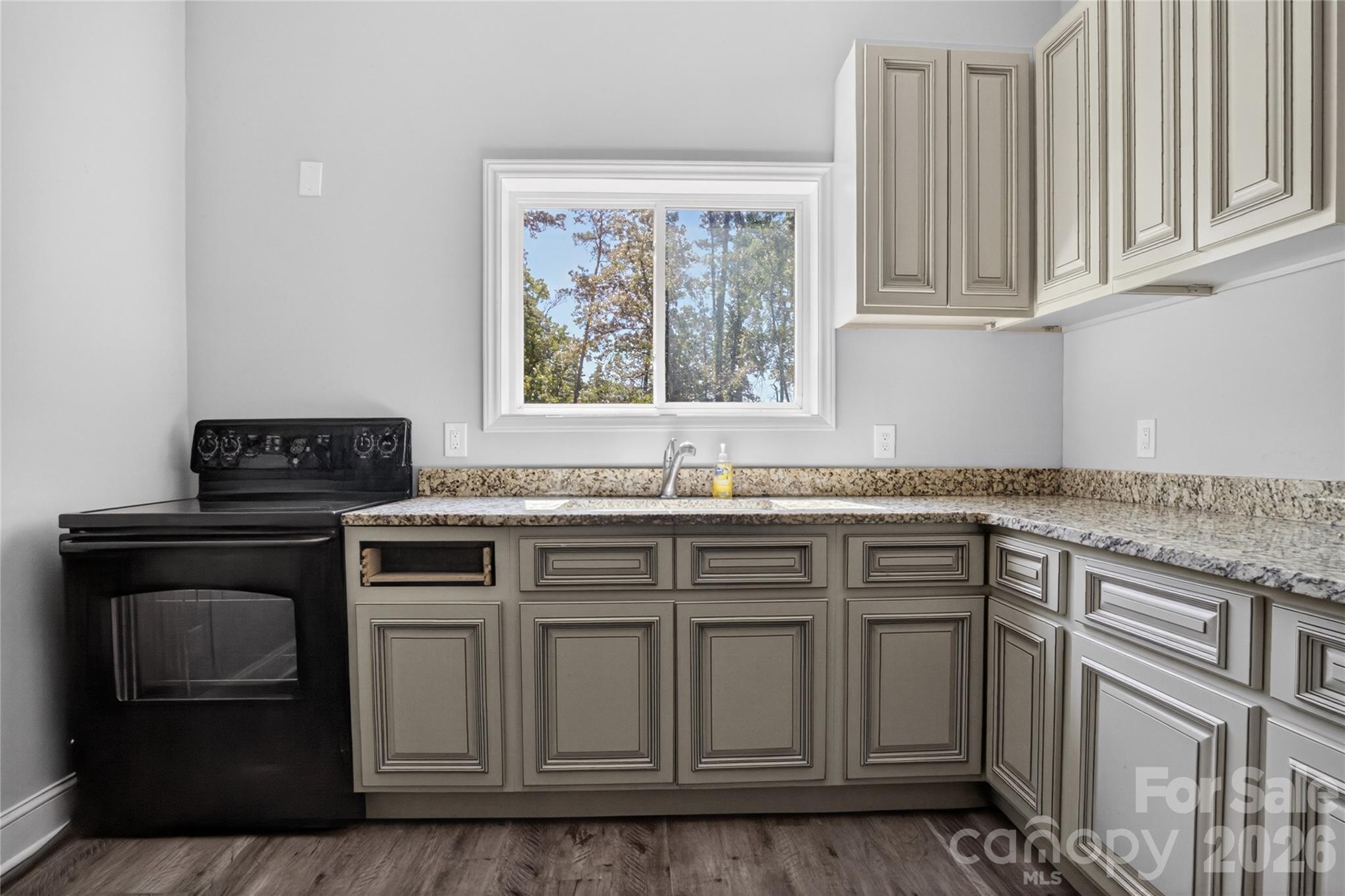 6151 Settlers Trail — Stanfield