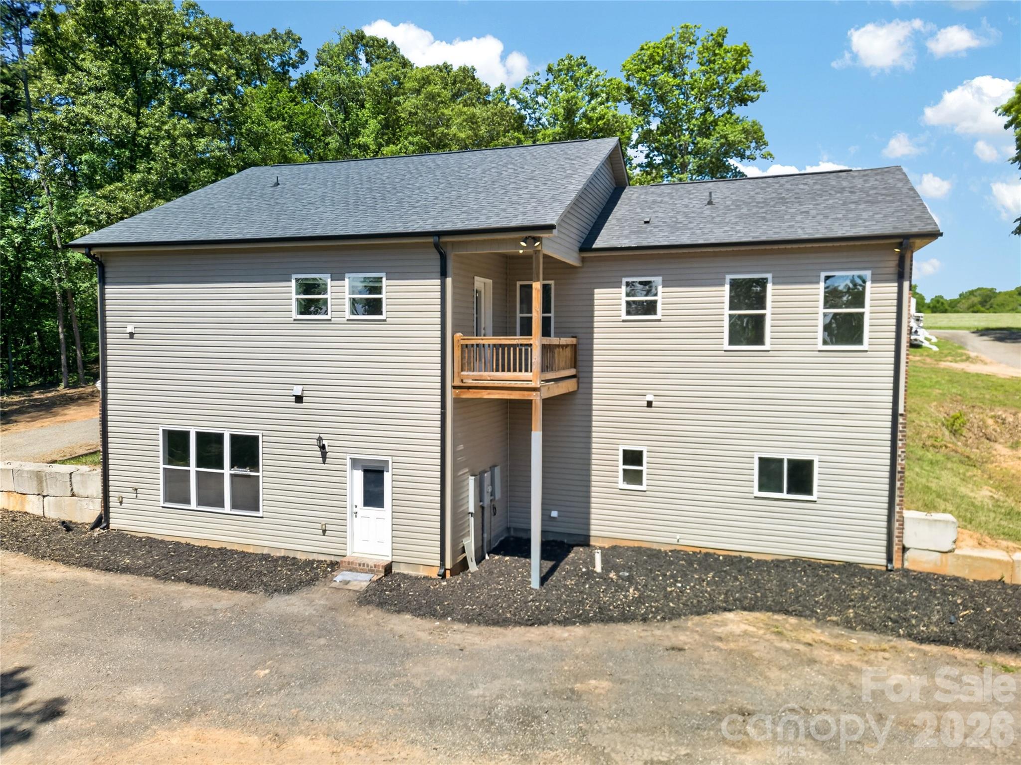 6151 Settlers Trail — Stanfield