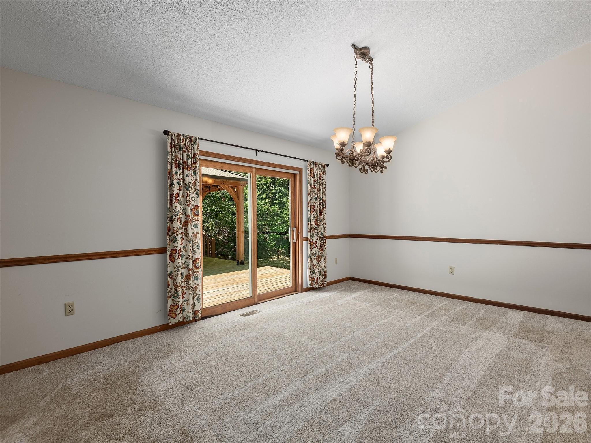 30 Kanuga Heights Lane — Hendersonville