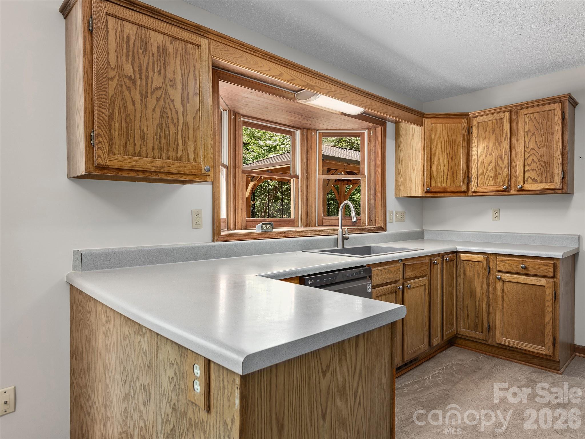 30 Kanuga Heights Lane — Hendersonville