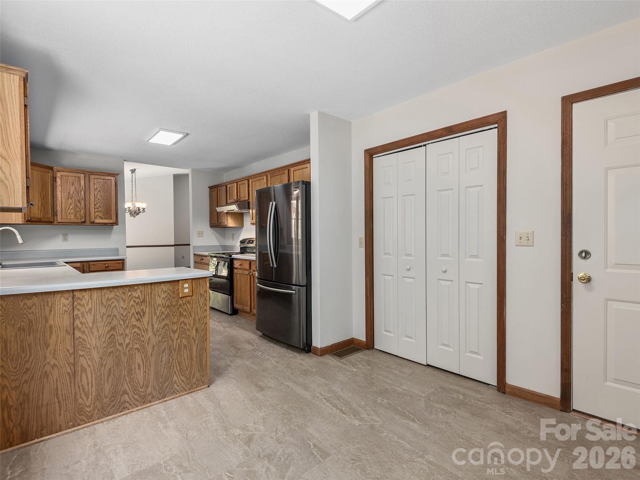 30 Kanuga Heights Lane — Hendersonville