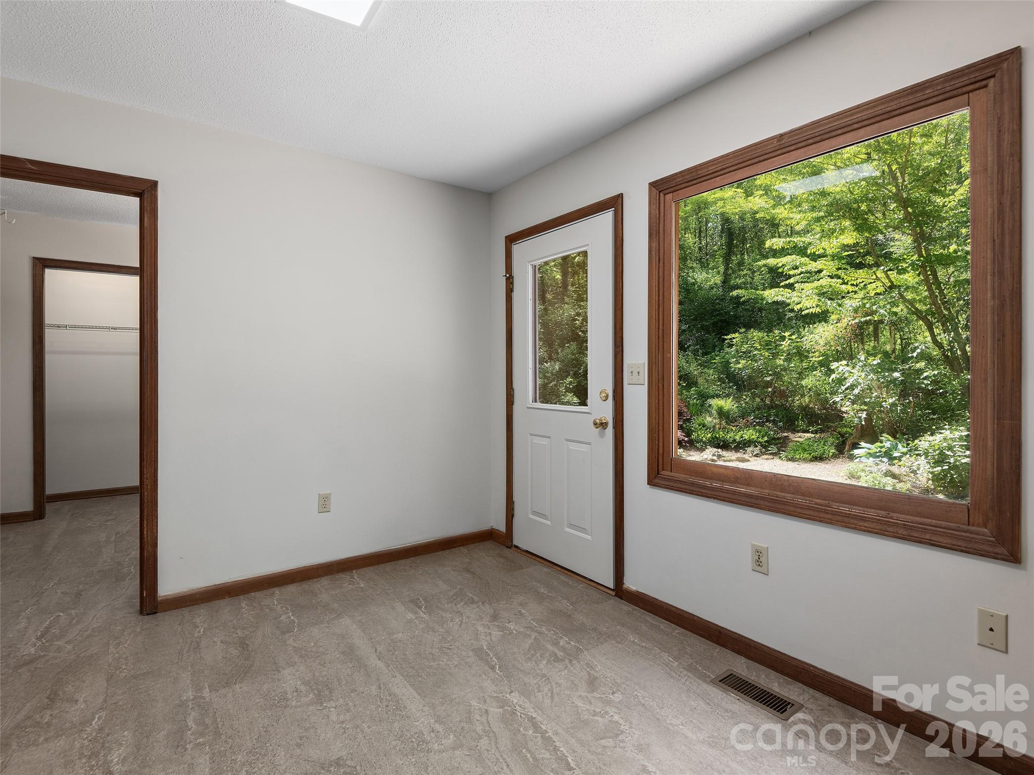 30 Kanuga Heights Lane — Hendersonville