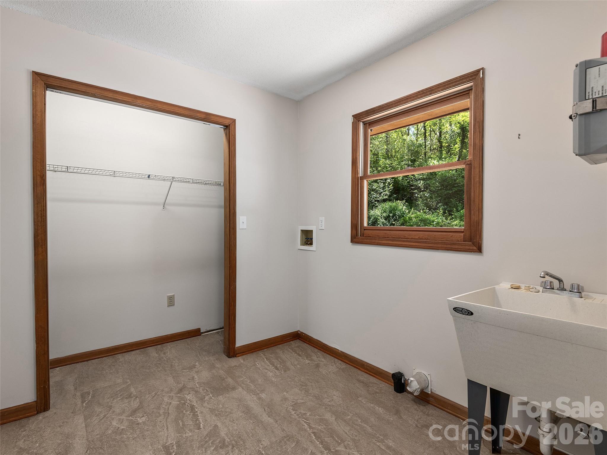 30 Kanuga Heights Lane — Hendersonville