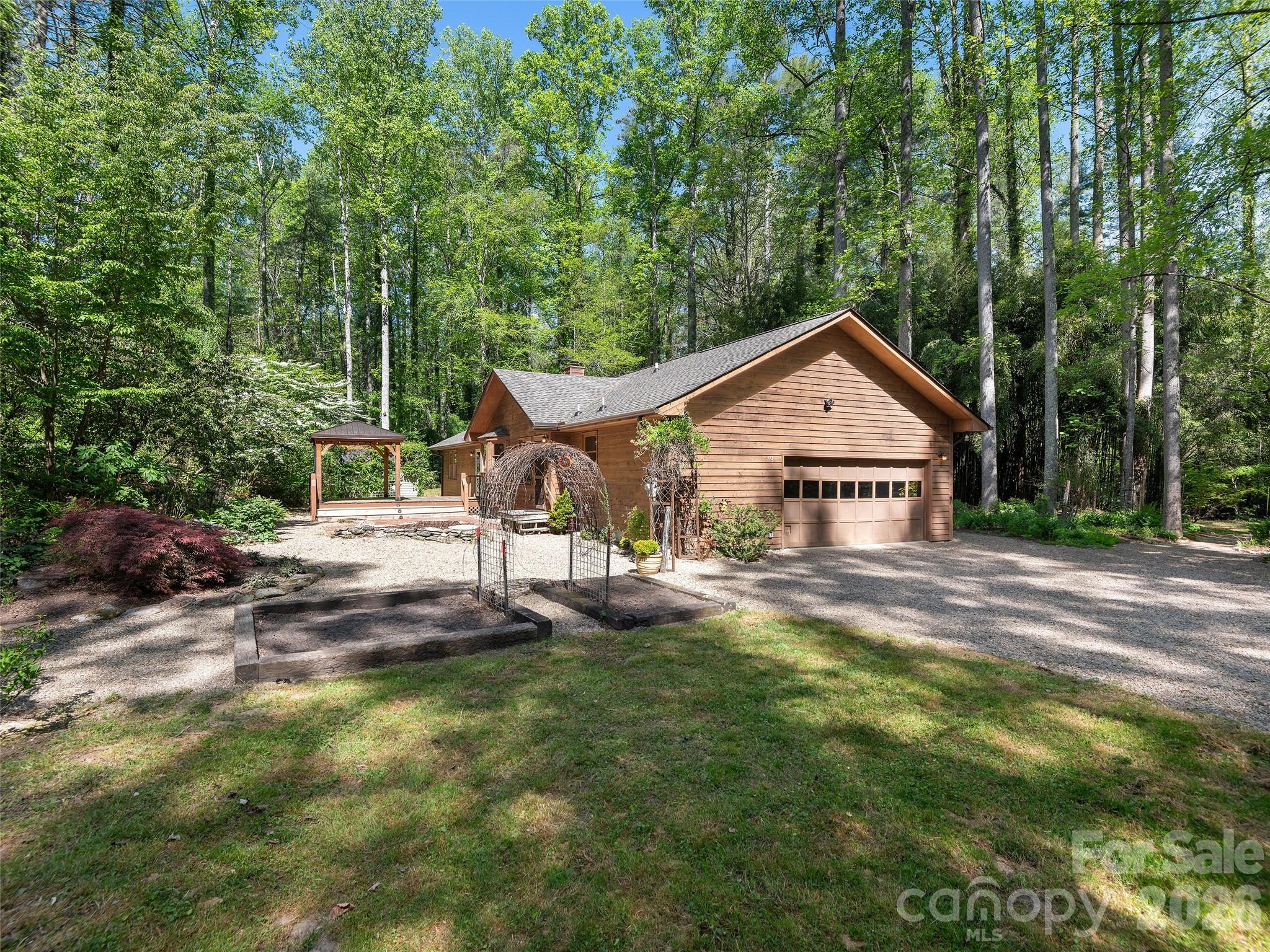 30 Kanuga Heights Lane — Hendersonville