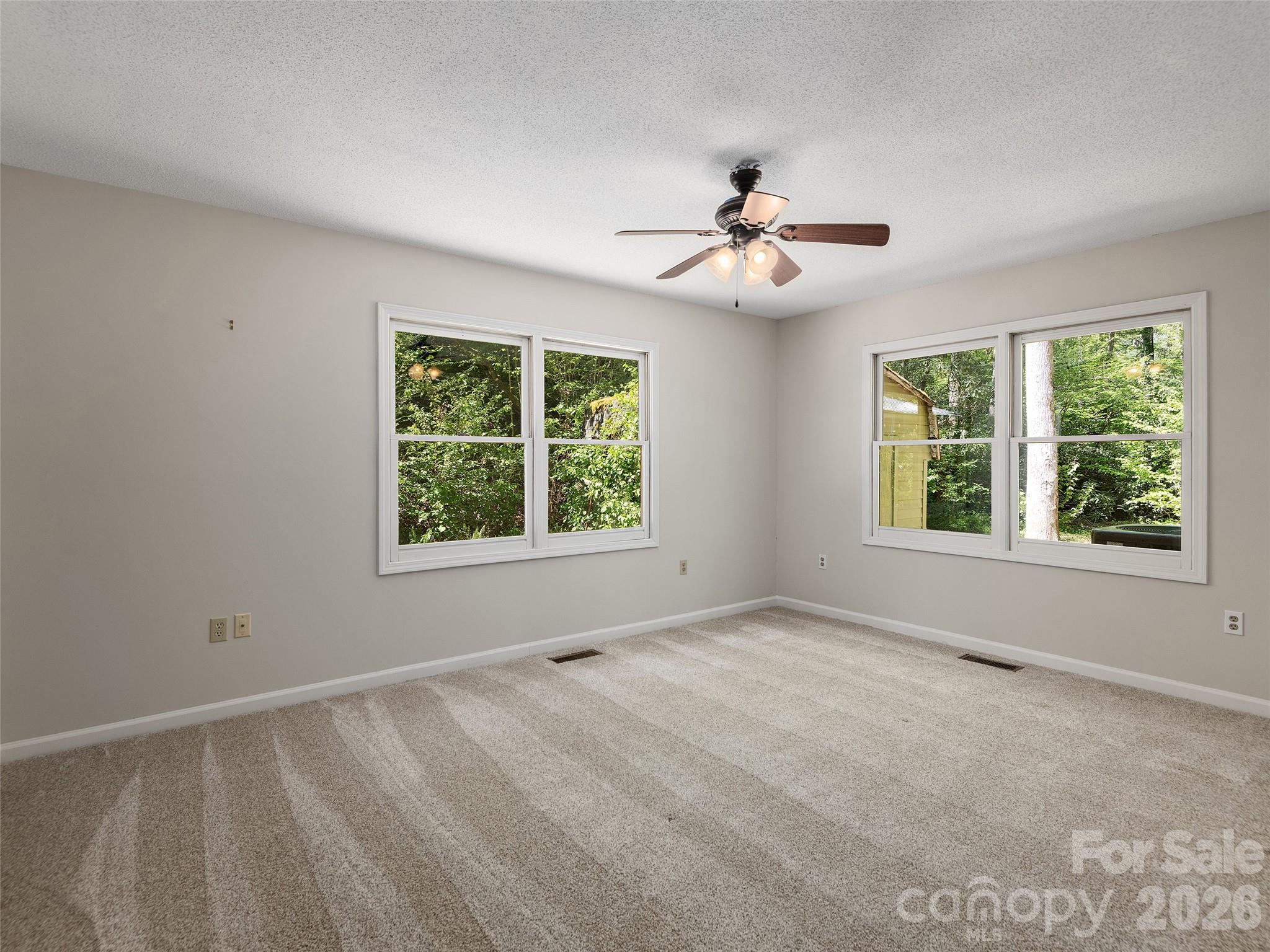 30 Kanuga Heights Lane — Hendersonville