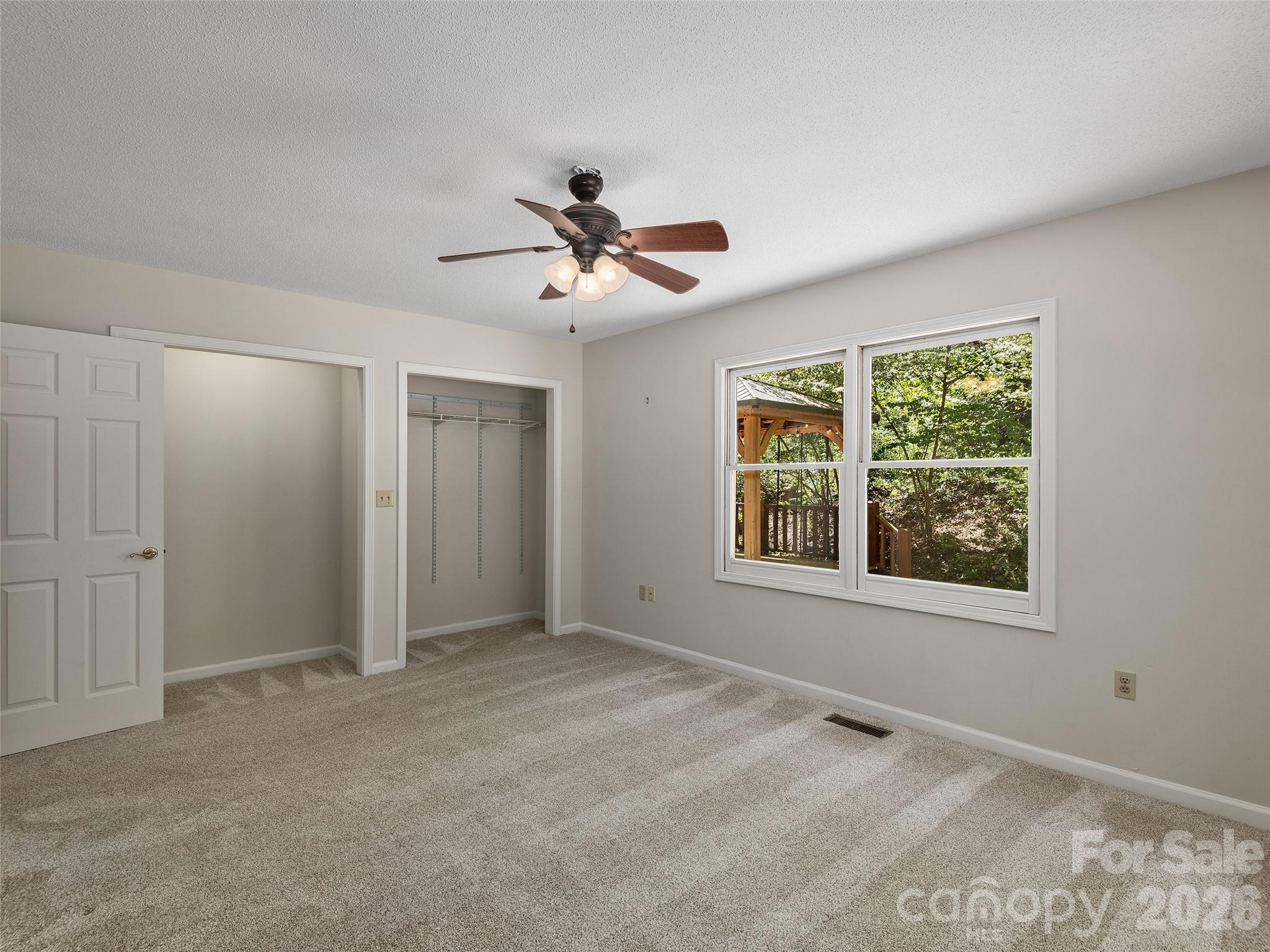 30 Kanuga Heights Lane — Hendersonville