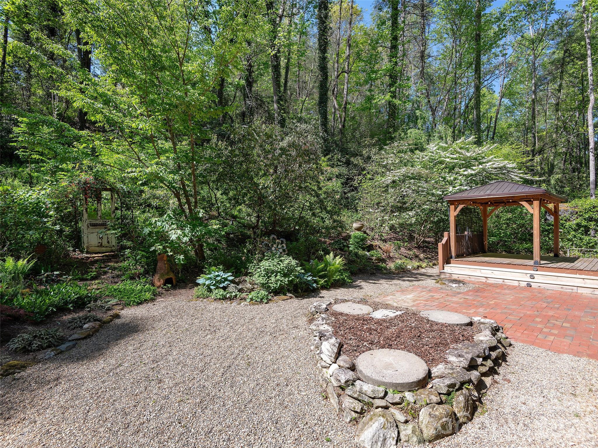 30 Kanuga Heights Lane — Hendersonville