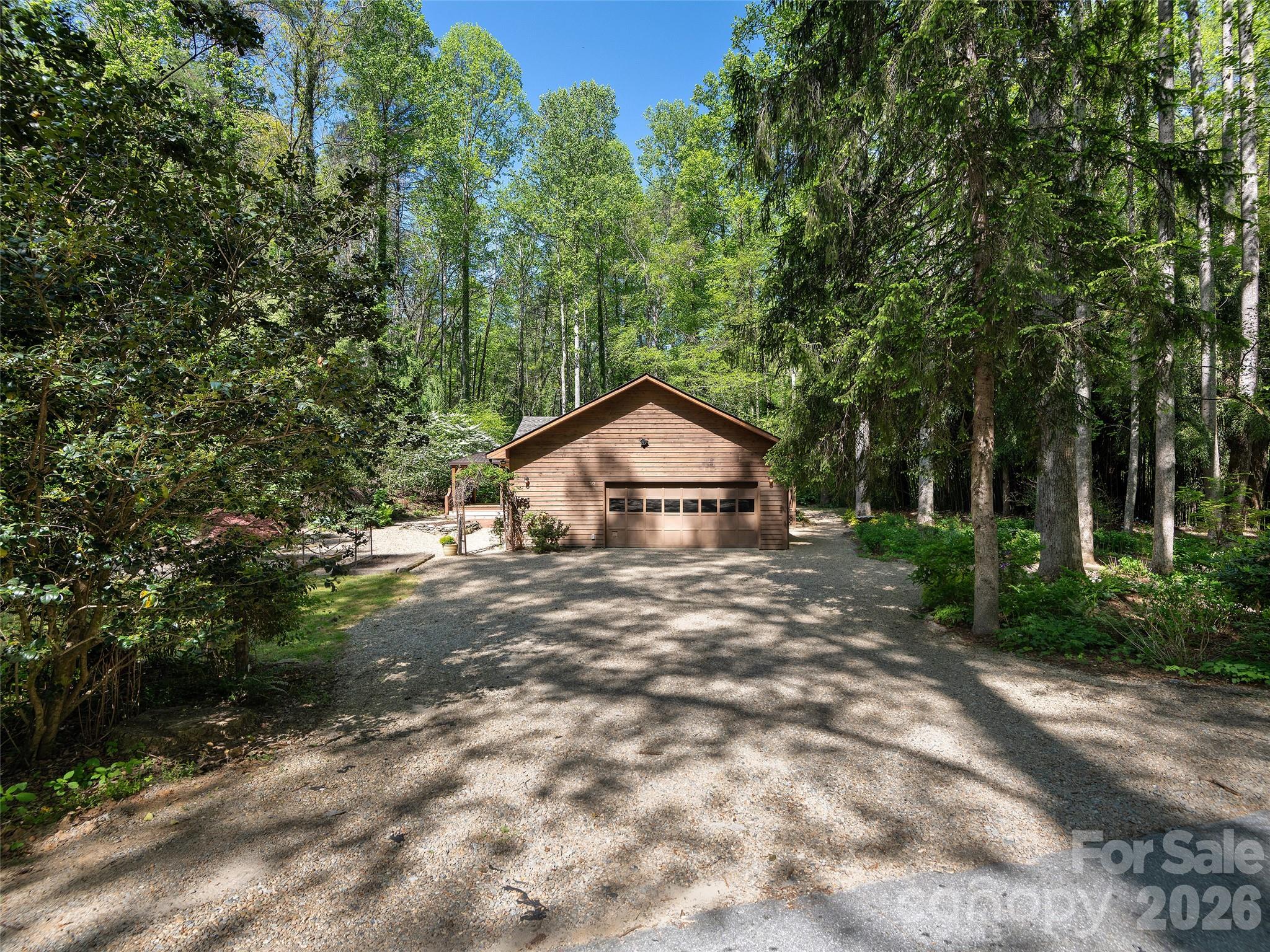 30 Kanuga Heights Lane — Hendersonville