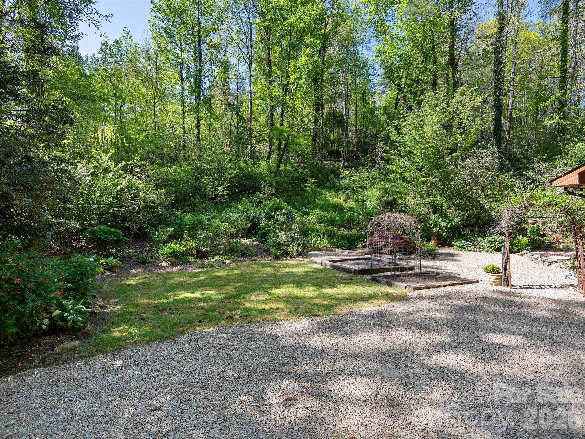 30 Kanuga Heights Lane — Hendersonville