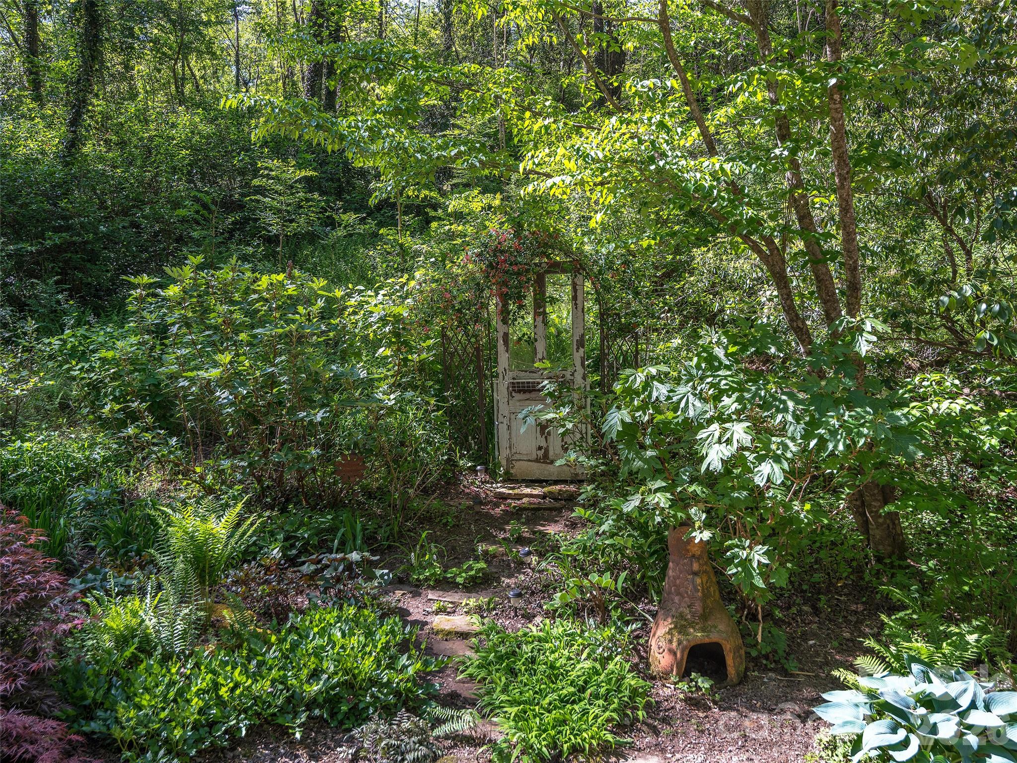 30 Kanuga Heights Lane — Hendersonville