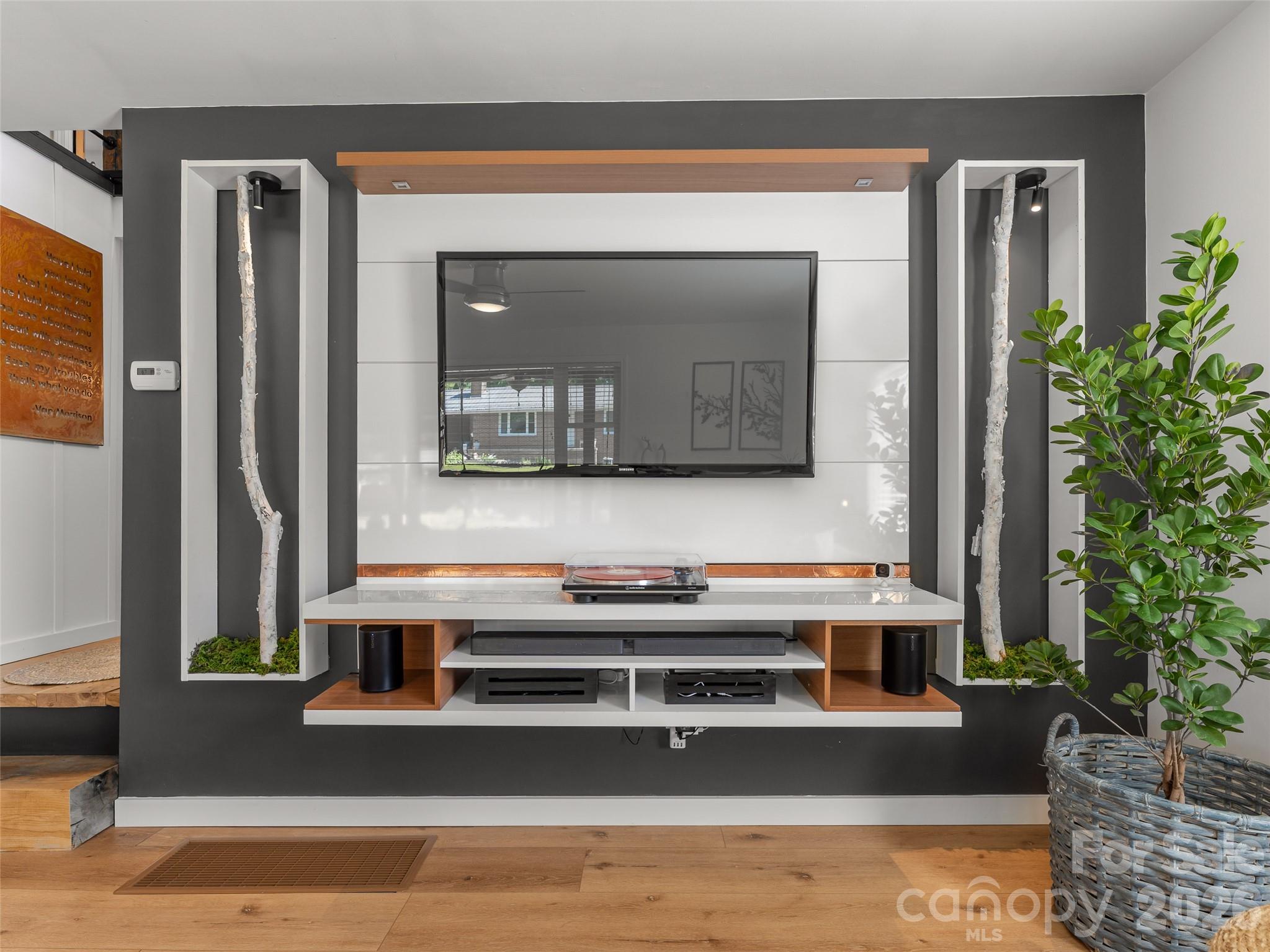 154 White Oak Lane — Brevard