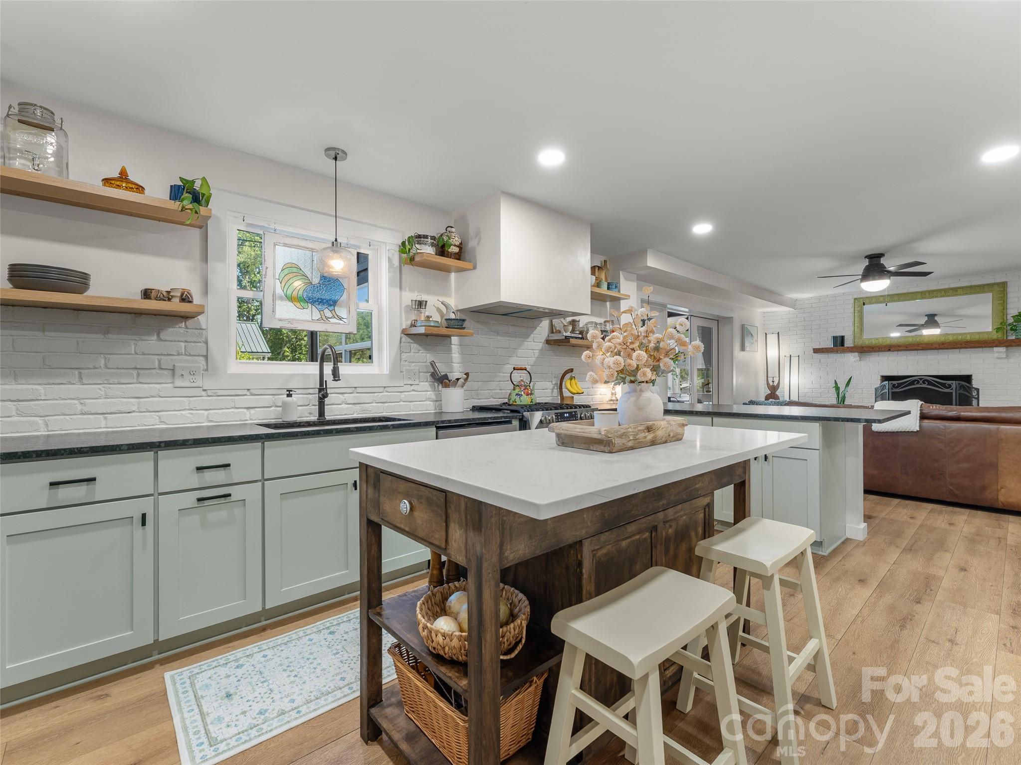 154 White Oak Lane — Brevard