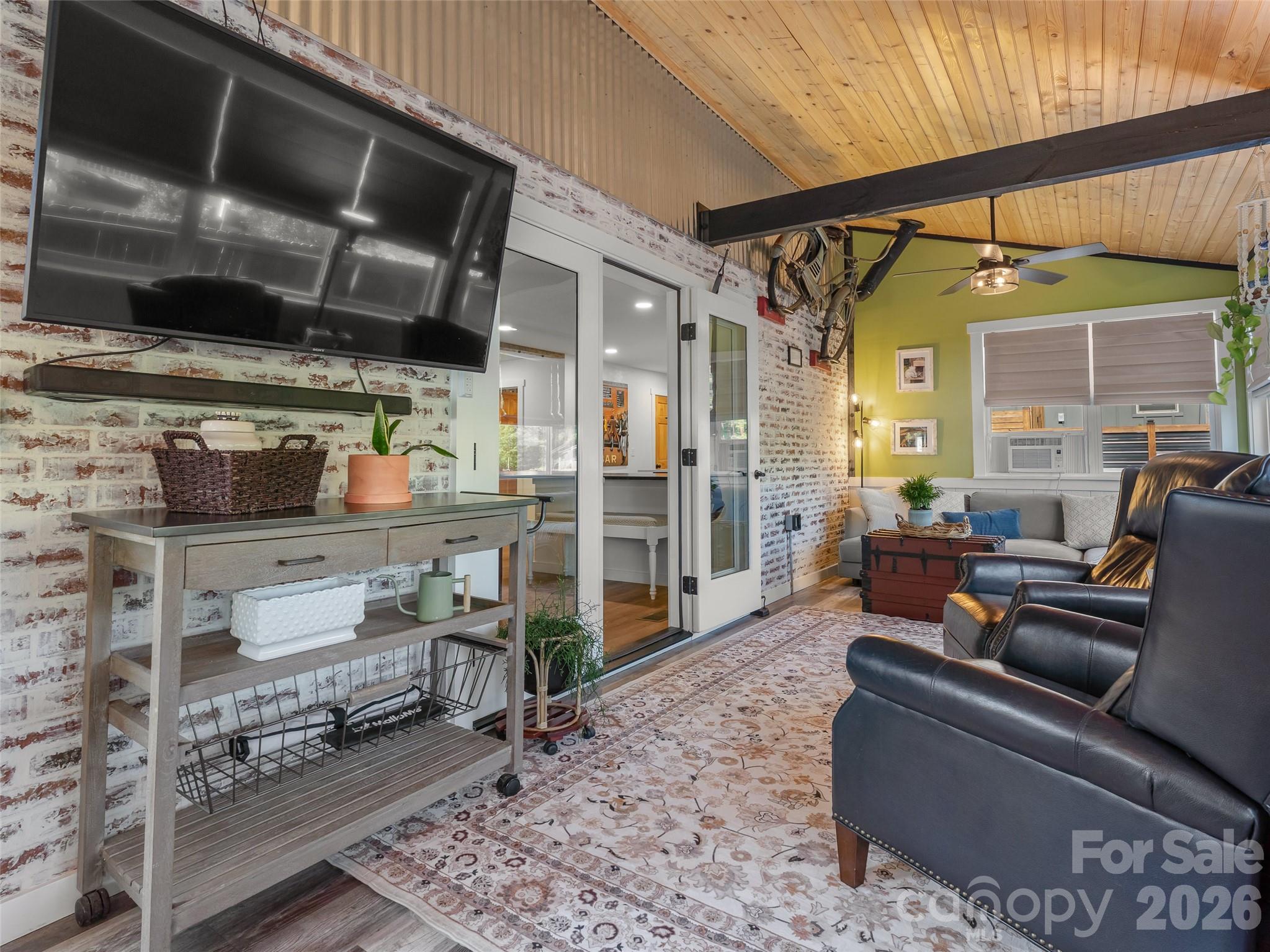154 White Oak Lane — Brevard
