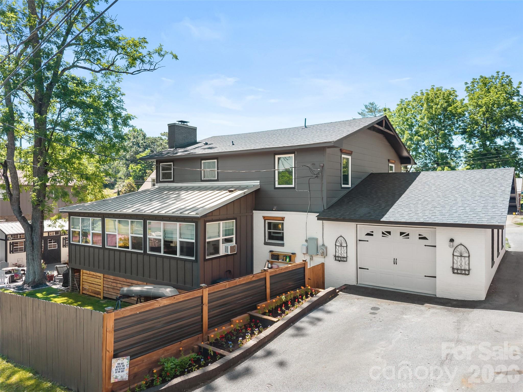 154 White Oak Lane — Brevard