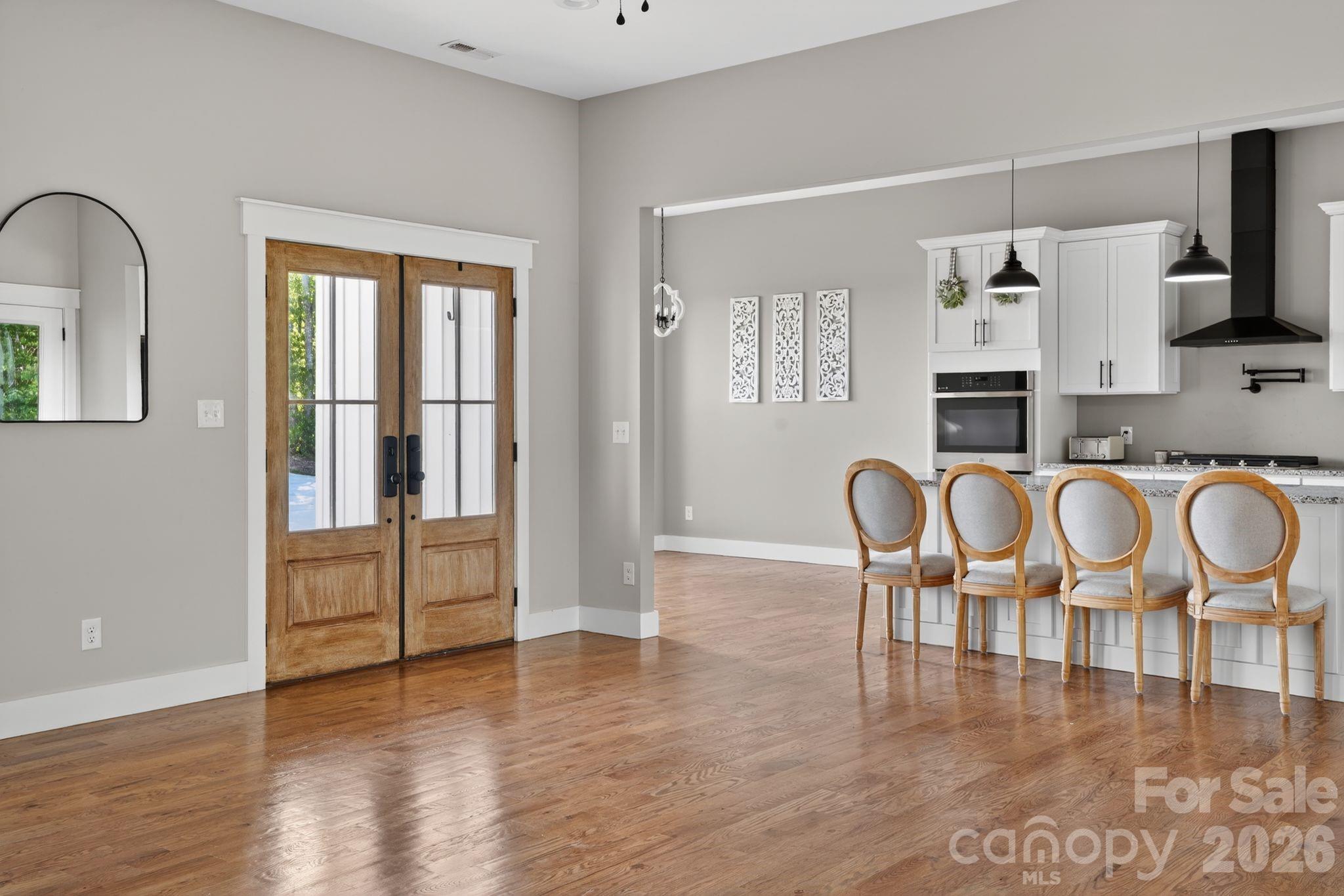 1182 Cape Hickory Road — Hickory